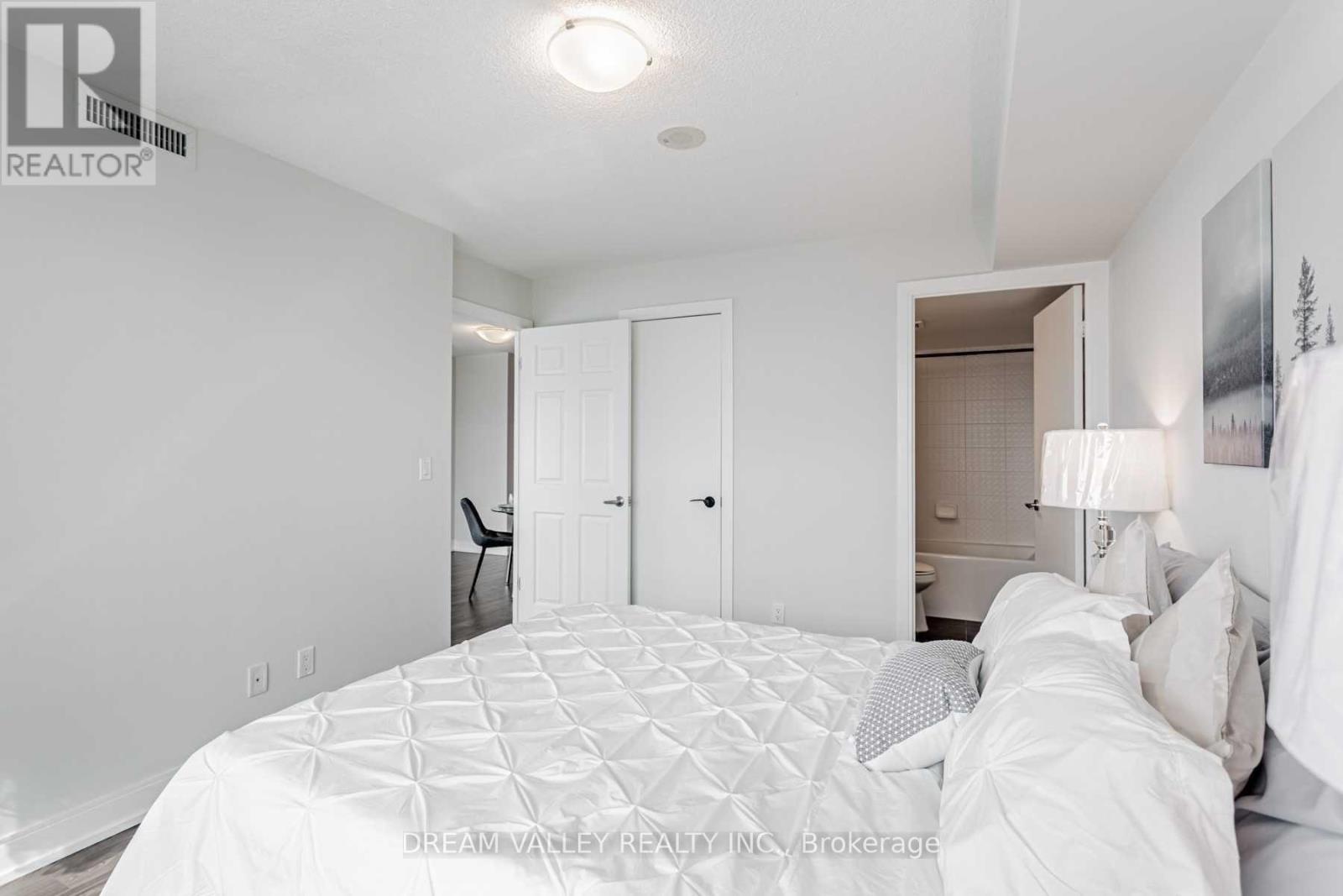 1304 - 125 Village Green Square, Toronto, Ontario  M1S 0G3 - Photo 16 - E12484829