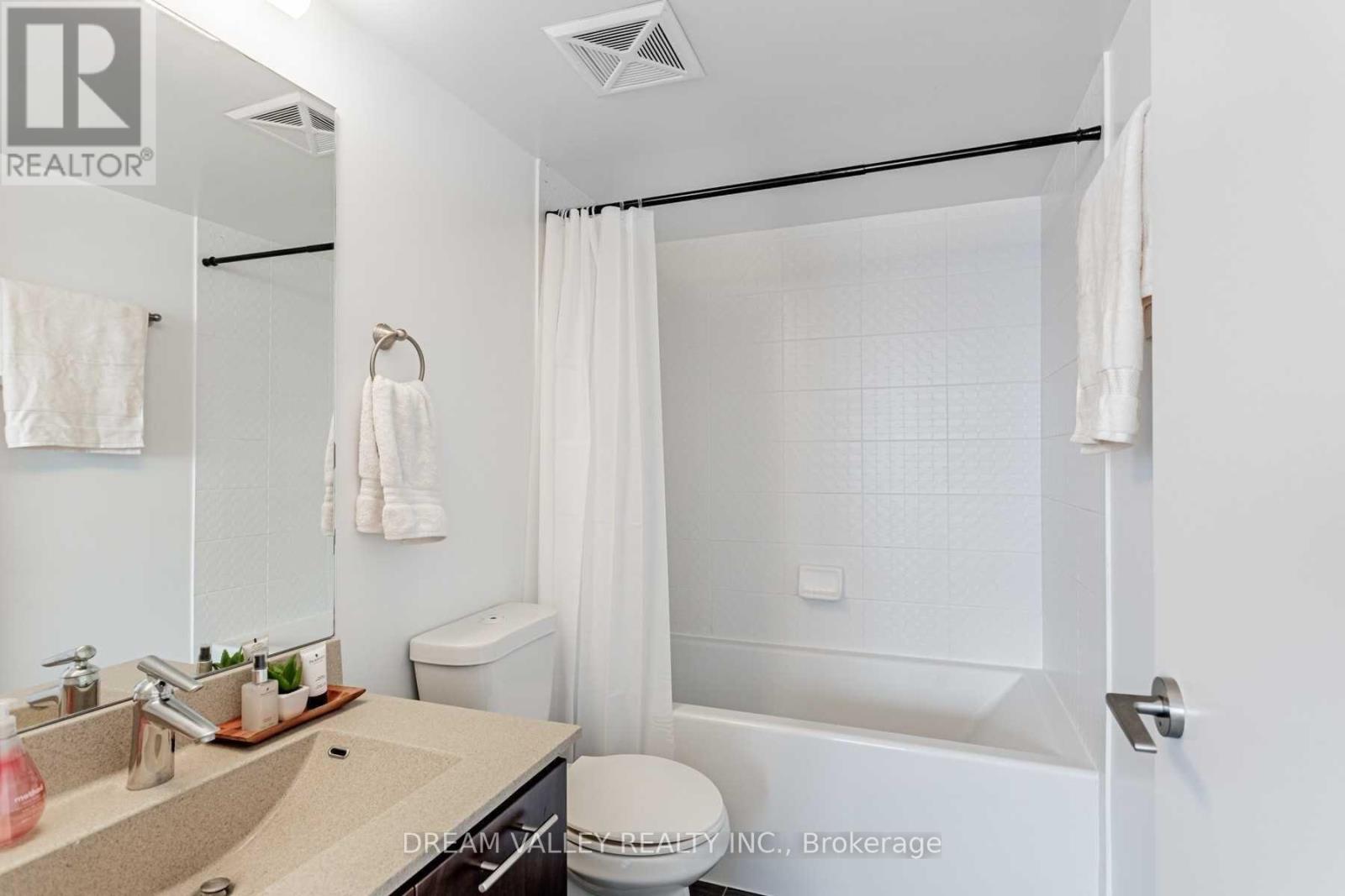 1304 - 125 Village Green Square, Toronto, Ontario  M1S 0G3 - Photo 17 - E12484829