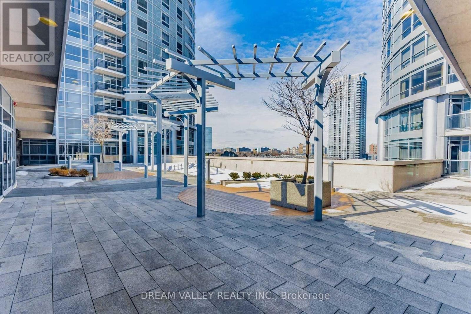 1304 - 125 Village Green Square, Toronto, Ontario  M1S 0G3 - Photo 2 - E12484829