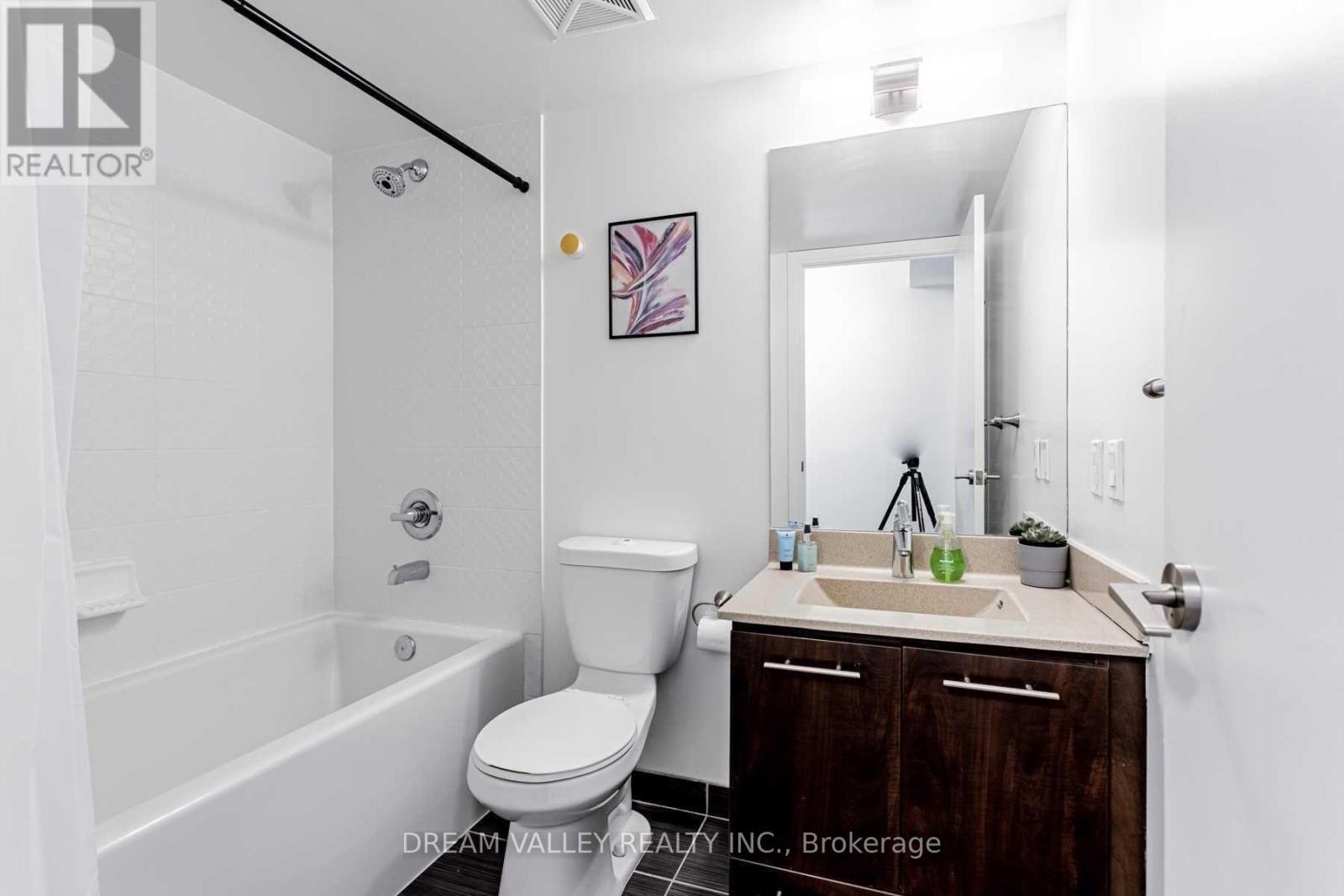 1304 - 125 Village Green Square, Toronto, Ontario  M1S 0G3 - Photo 21 - E12484829