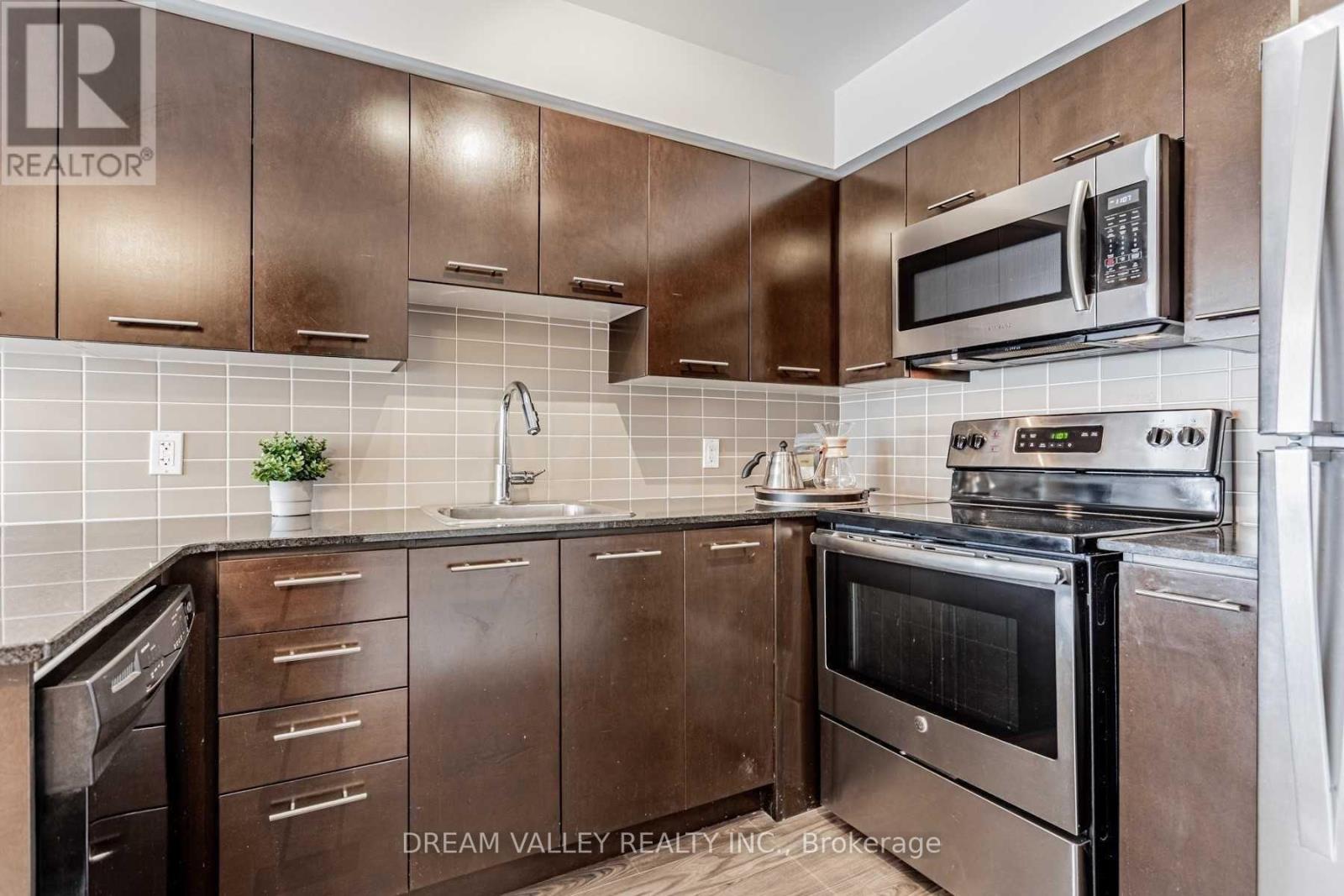 1304 - 125 Village Green Square, Toronto, Ontario  M1S 0G3 - Photo 6 - E12484829