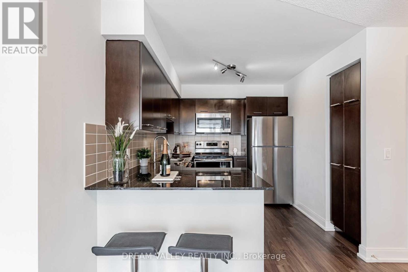 1304 - 125 Village Green Square, Toronto, Ontario  M1S 0G3 - Photo 7 - E12484829