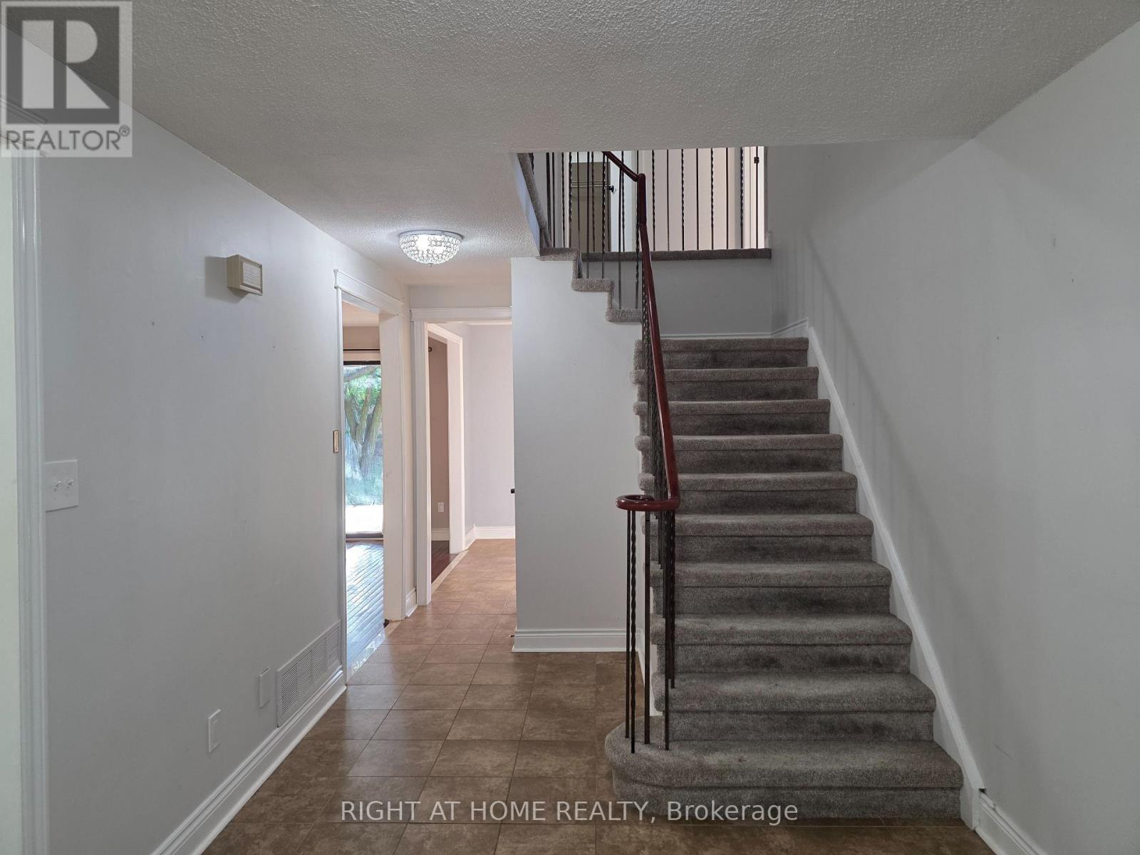 16 Portland Crescent, Newmarket, Ontario  L3Y 6A5 - Photo 9 - N12484831