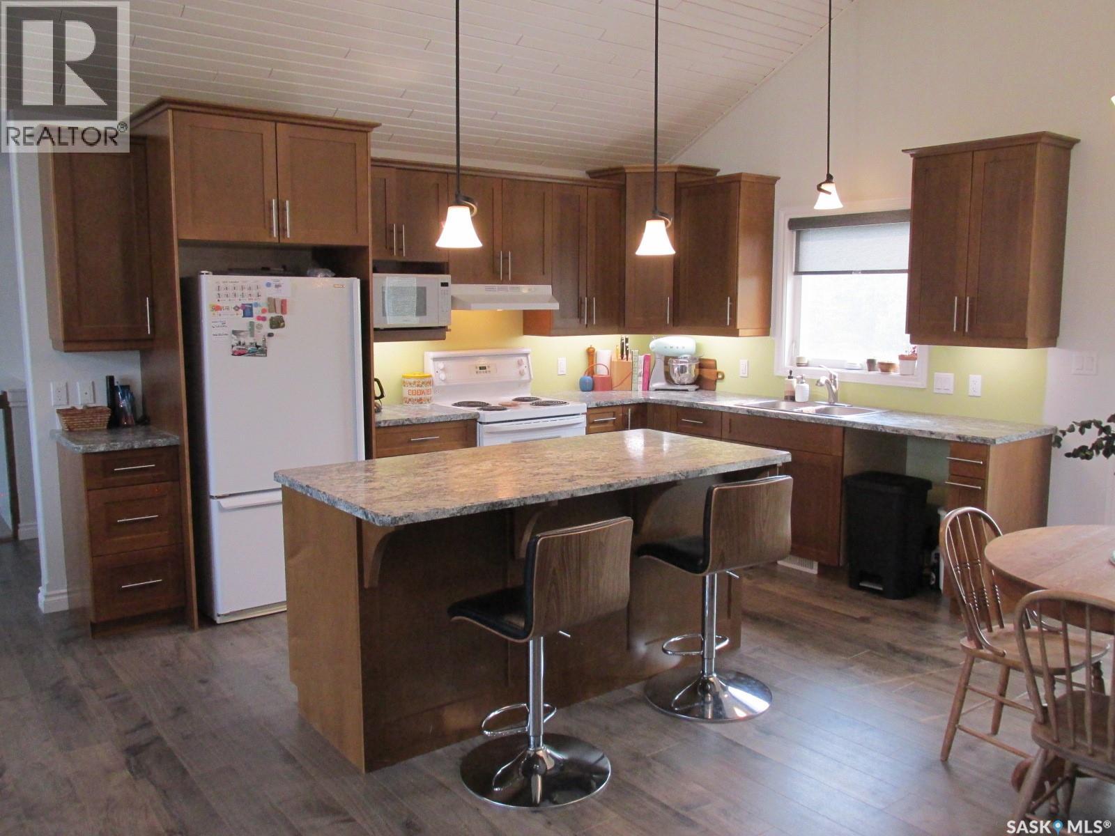 660 Park Road, Zenon Park, Saskatchewan  S0E 1W0 - Photo 9 - SK009503