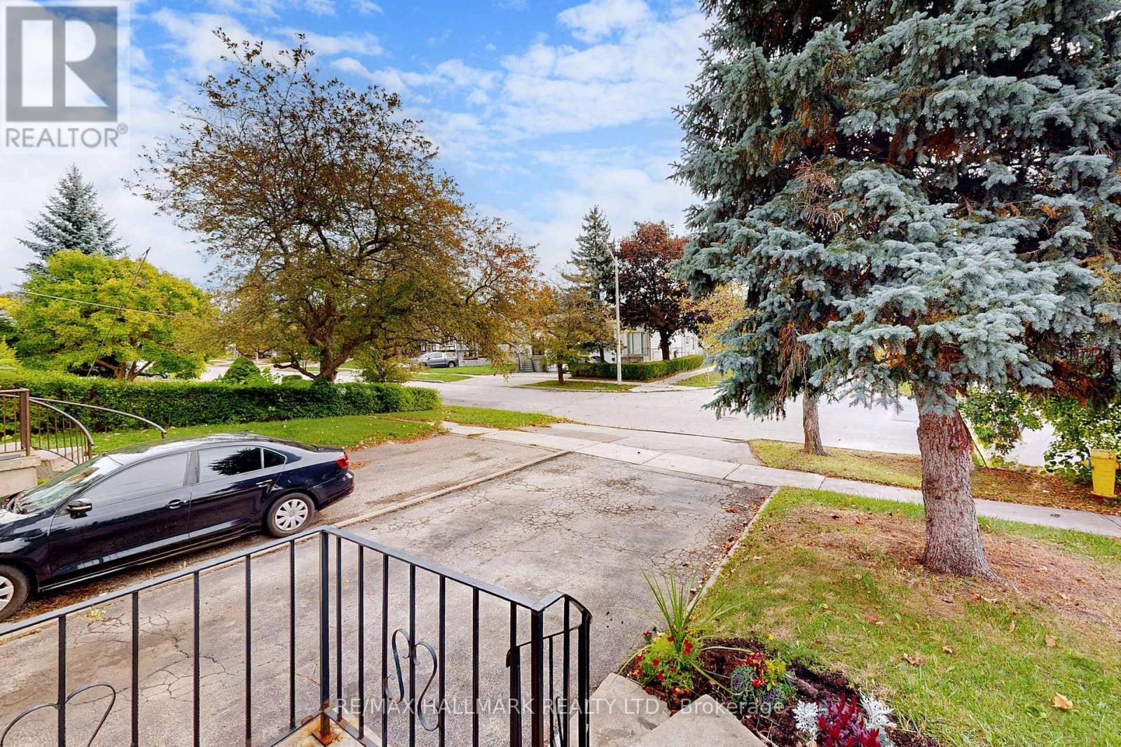 34 Yucatan Road, Toronto, Ontario  M2H 2K8 - Photo 3 - C12484857