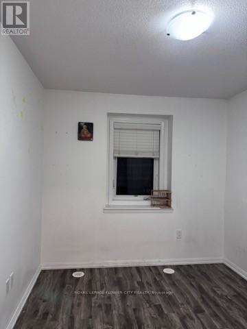 8 Vanhorne Close, Brampton, Ontario  L7A 0X7 - Photo 3 - W12484836