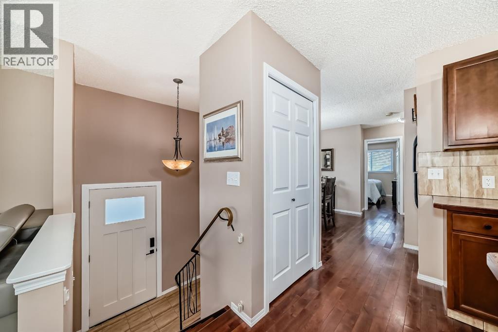 8432 Berkley Road Nw, Calgary, Alberta  T3K 1B4 - Photo 6 - A2260578