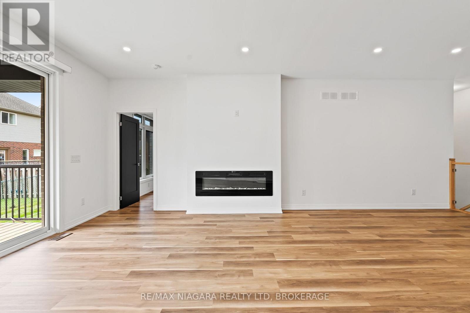 11 - 300 Richmond Street, Thorold, Ontario  L2V 0L6 - Photo 11 - X12484880