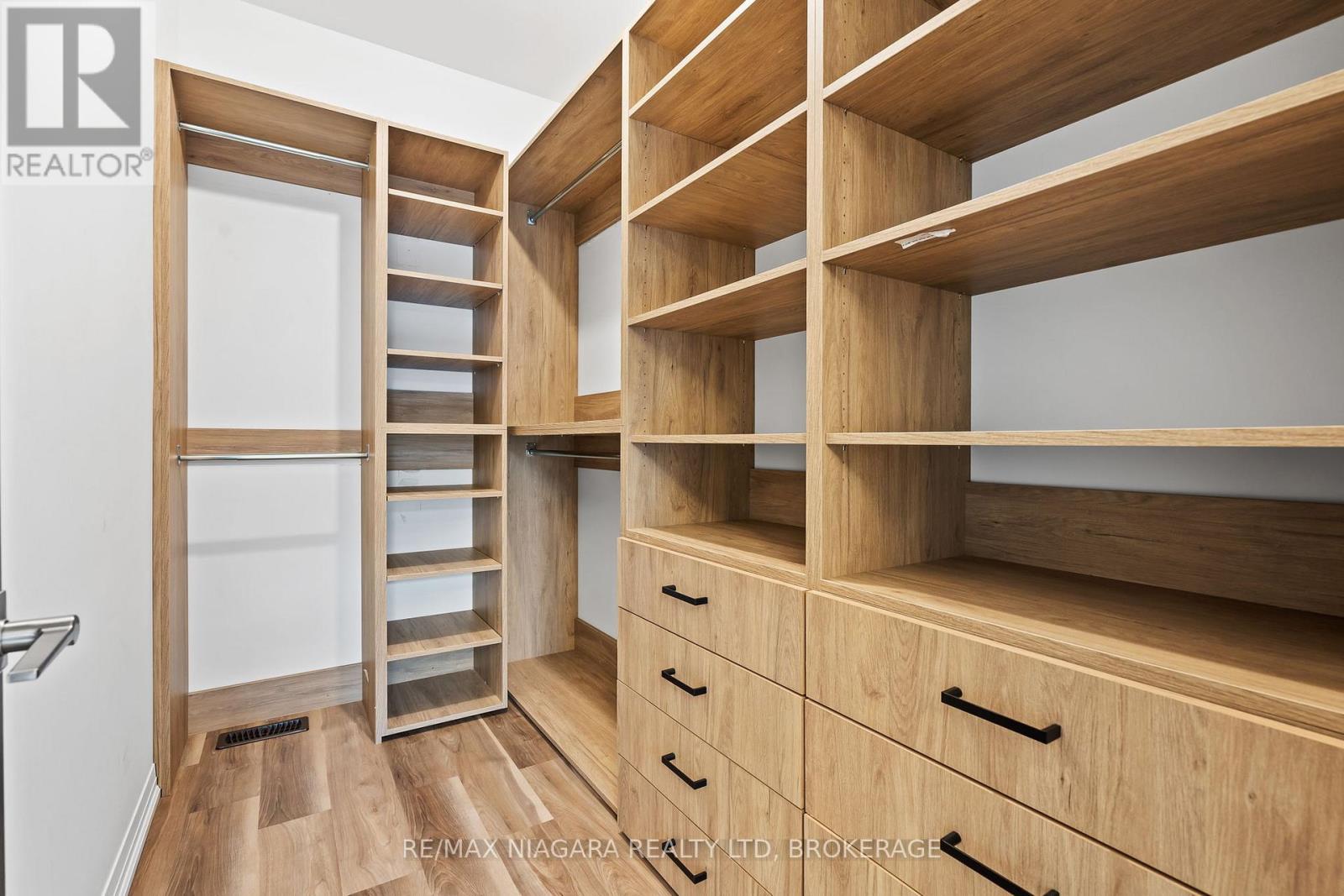 11 - 300 Richmond Street, Thorold, Ontario  L2V 0L6 - Photo 15 - X12484880