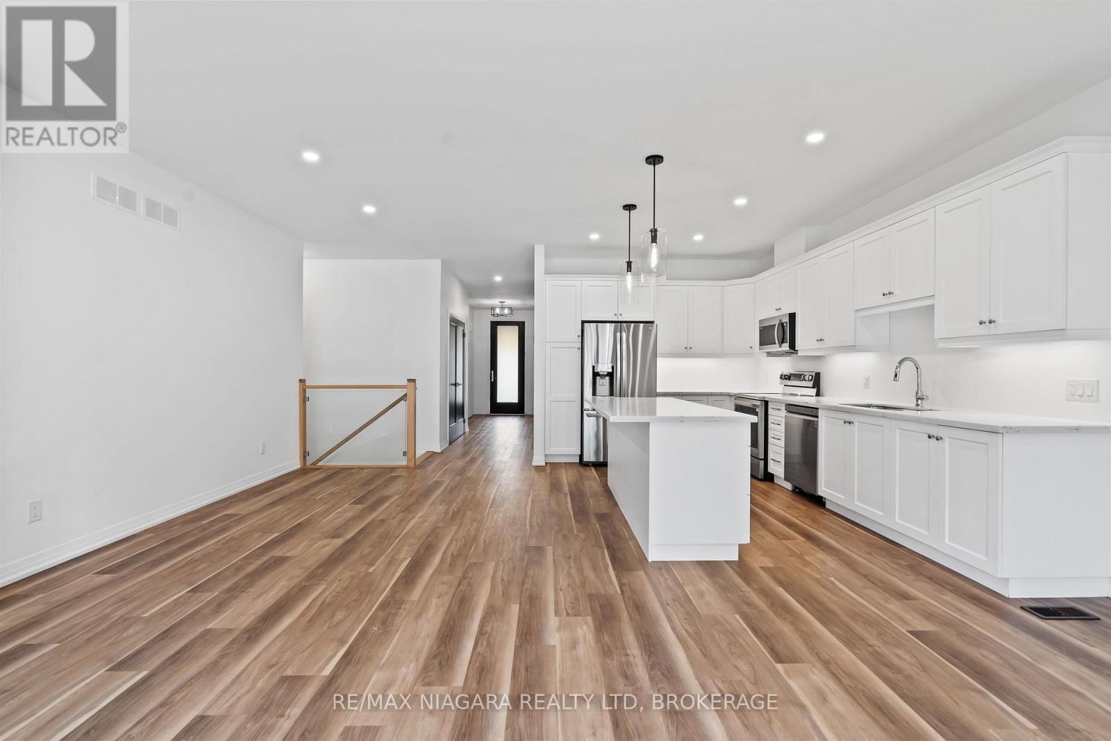 11 - 300 Richmond Street, Thorold, Ontario  L2V 0L6 - Photo 4 - X12484880