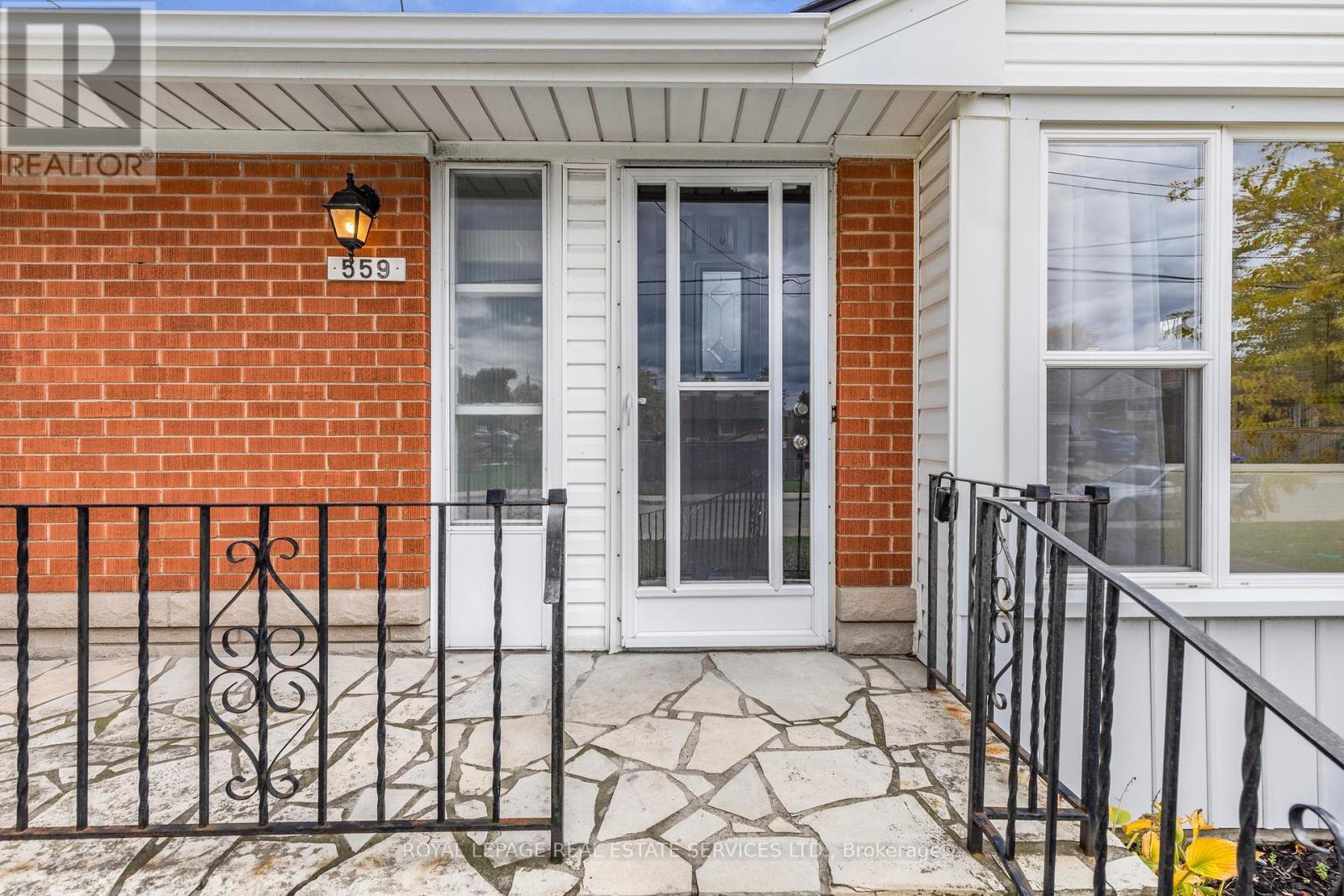 559 East 27th Street, Hamilton, Ontario  L8V 3H4 - Photo 3 - X12484844