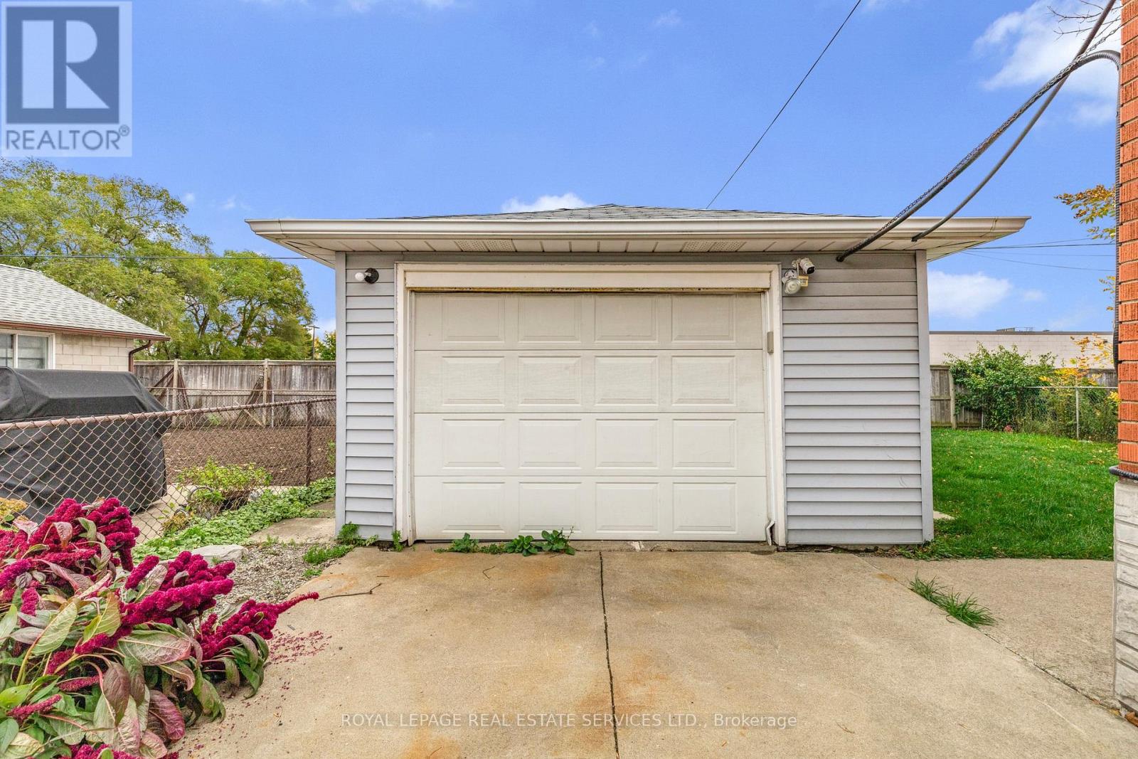 559 East 27th Street, Hamilton, Ontario  L8V 3H4 - Photo 31 - X12484844
