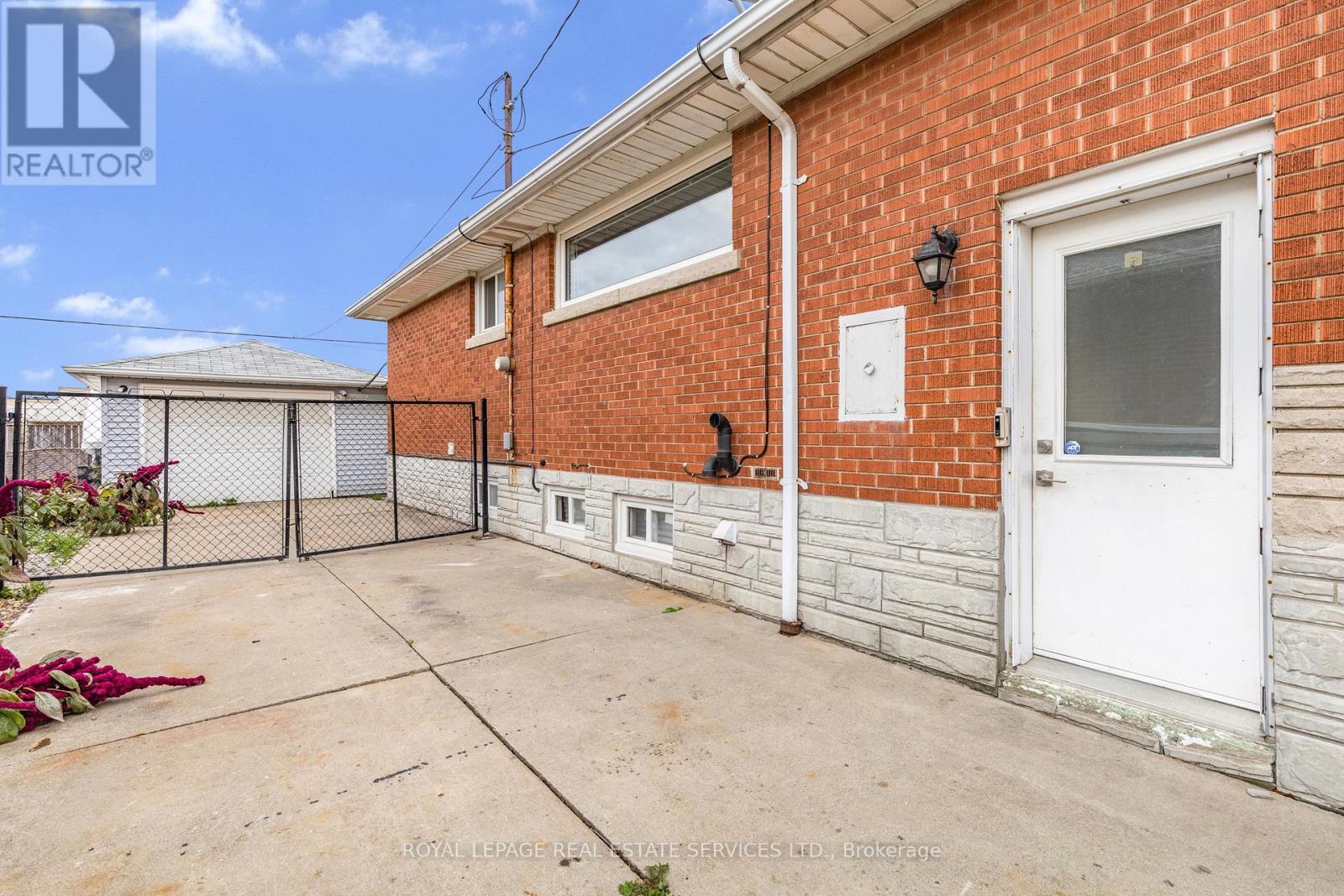 559 East 27th Street, Hamilton, Ontario  L8V 3H4 - Photo 32 - X12484844