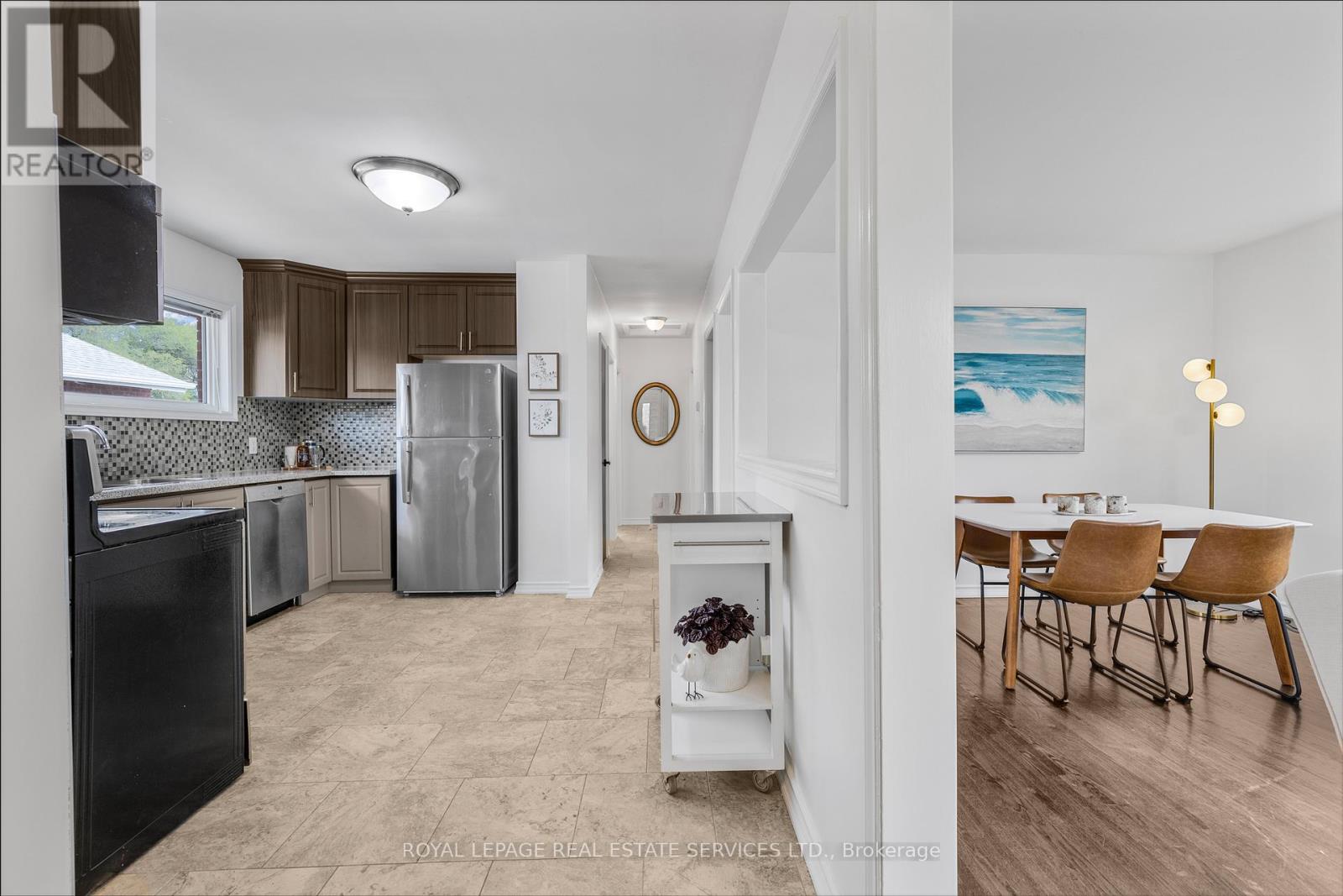 559 East 27th Street, Hamilton, Ontario  L8V 3H4 - Photo 4 - X12484844