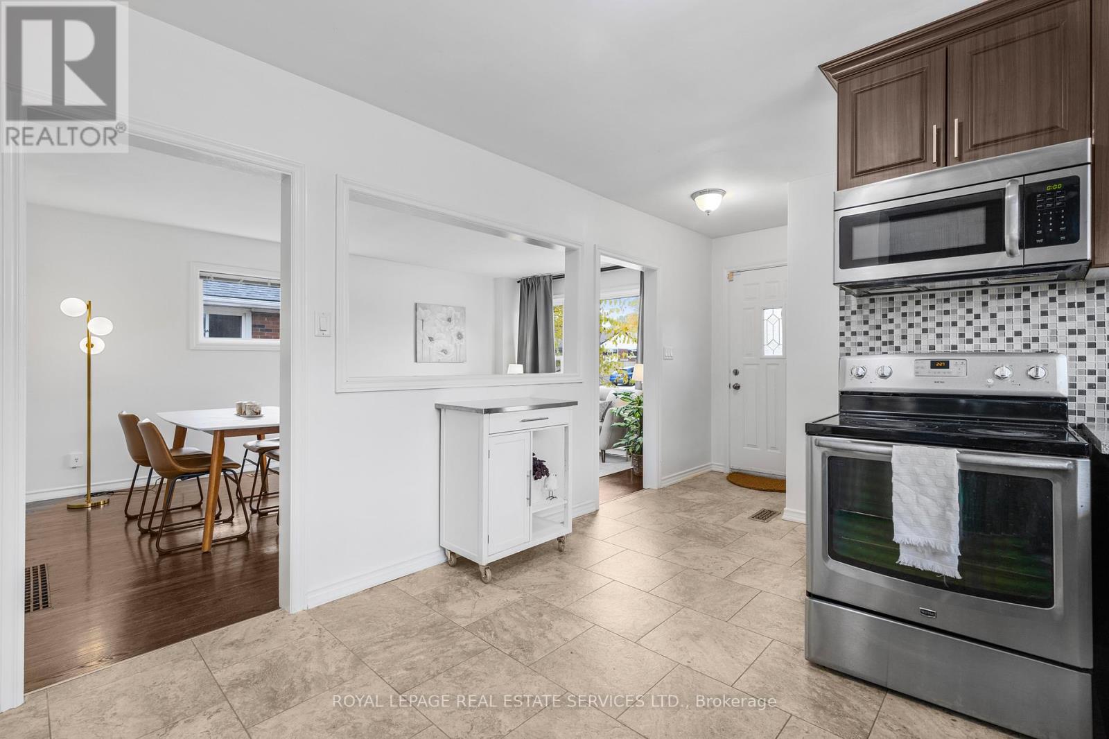 559 East 27th Street, Hamilton, Ontario  L8V 3H4 - Photo 5 - X12484844