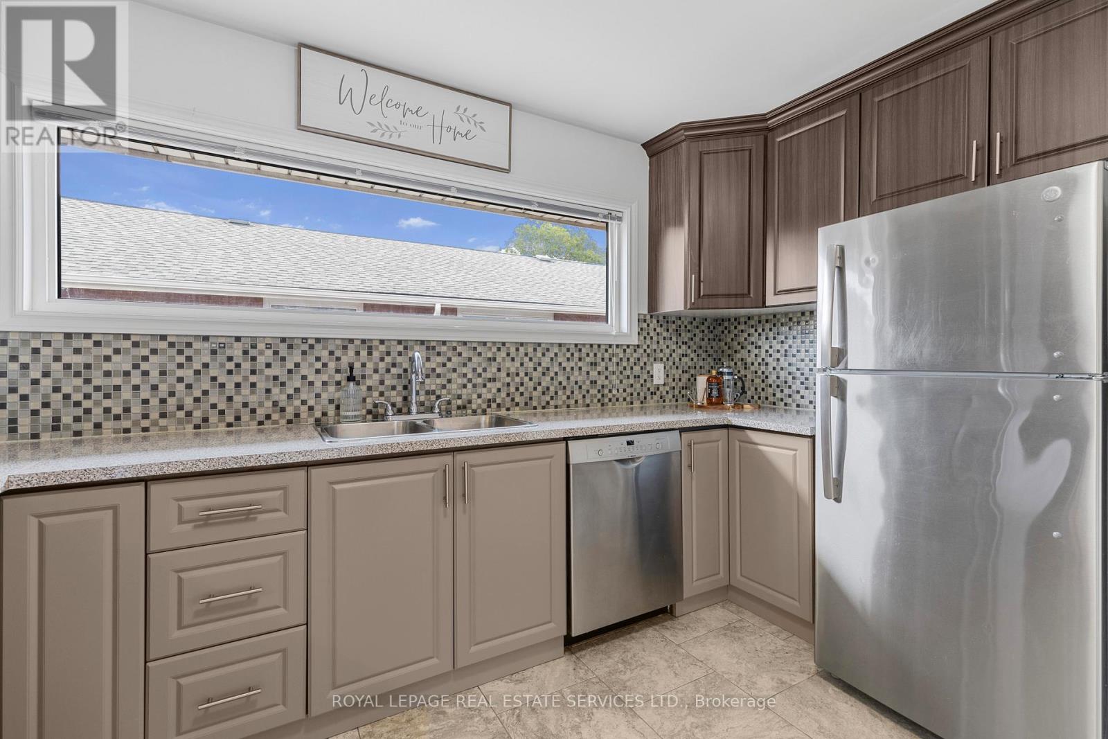 559 East 27th Street, Hamilton, Ontario  L8V 3H4 - Photo 6 - X12484844