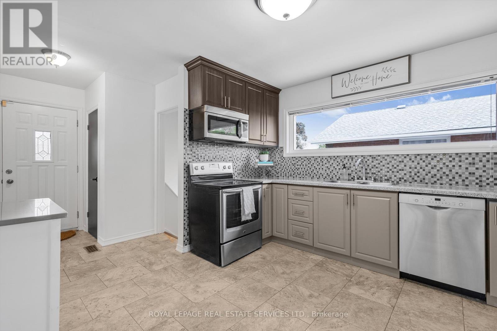 559 East 27th Street, Hamilton, Ontario  L8V 3H4 - Photo 8 - X12484844