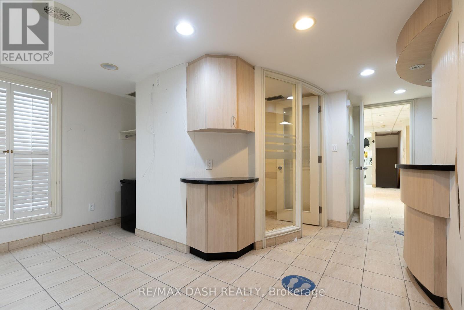 8 Abitibi Avenue, Toronto, Ontario  M2M 2V1 - Photo 4 - C12484882