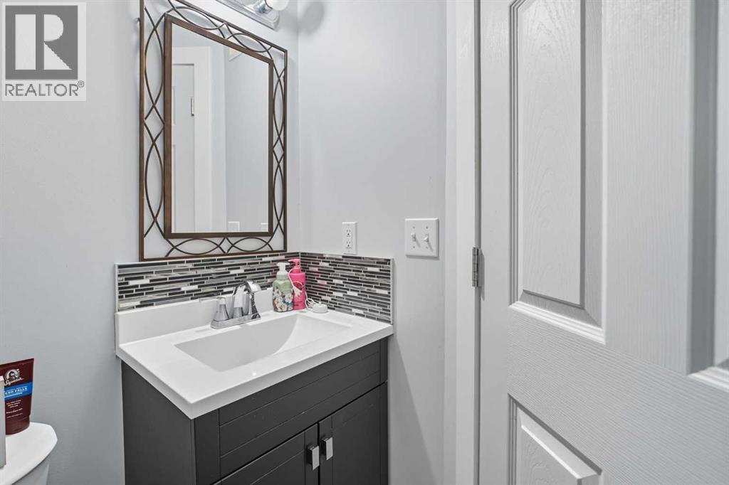 824 Luxstone Square Sw, Airdrie, Alberta  T4B 3L3 - Photo 25 - A2265001