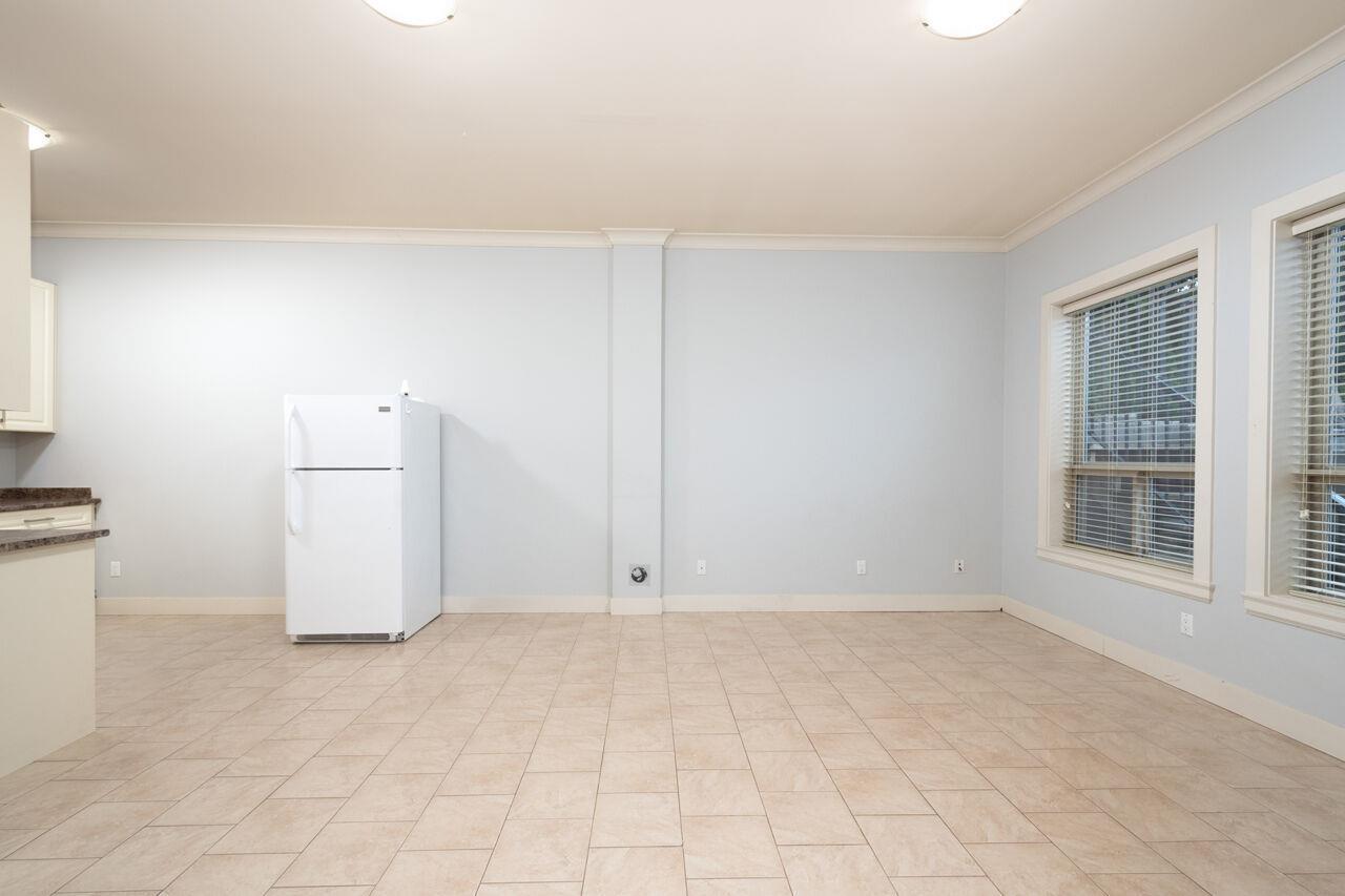 Lower 17551 Abbey Drive, Surrey, British Columbia  V4N 4H2 - Photo 9 - R3062381
