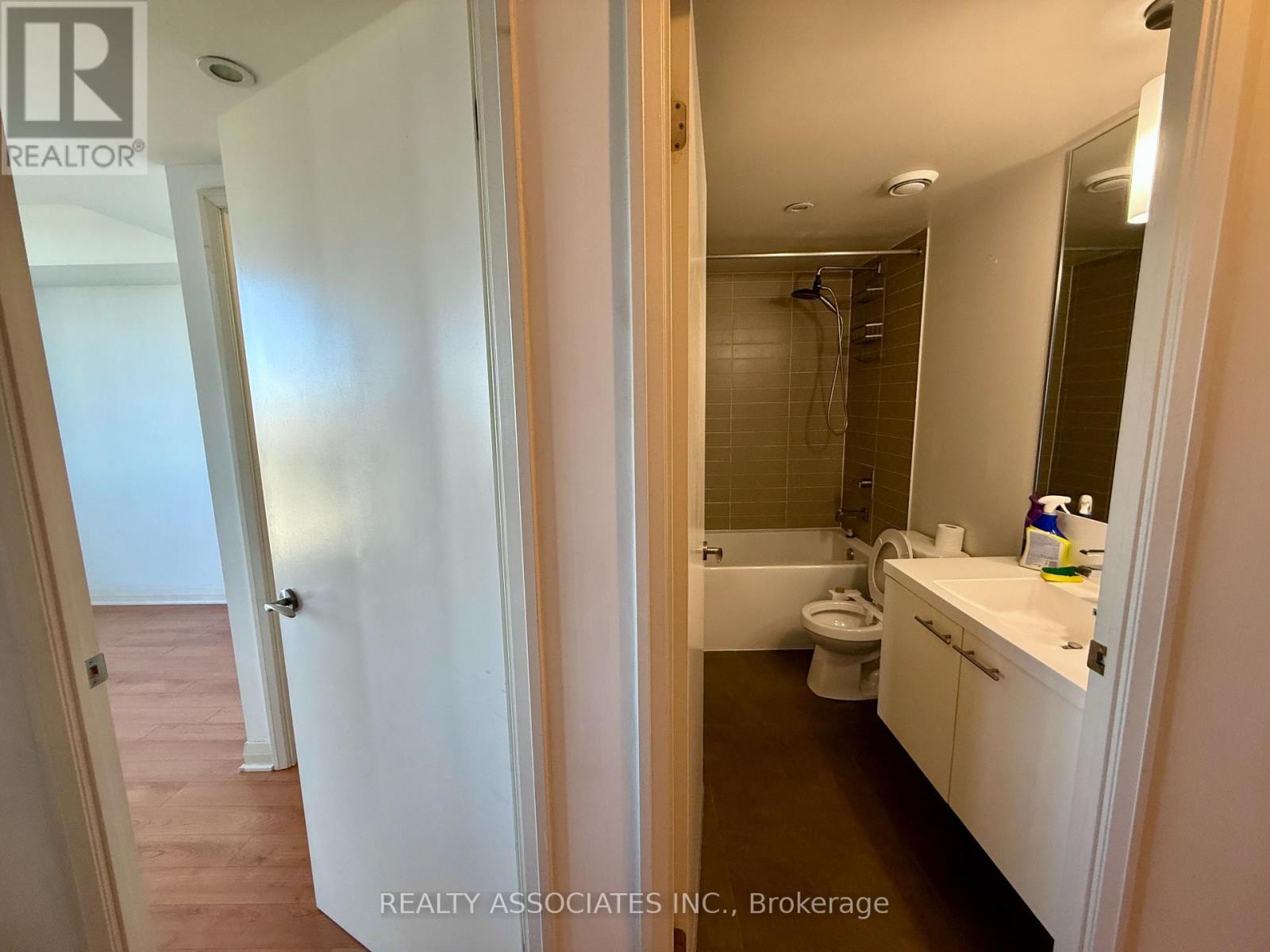 2501 - 5 Valhalla Inn Road, Toronto, Ontario  M9B 0B1 - Photo 10 - W12484872