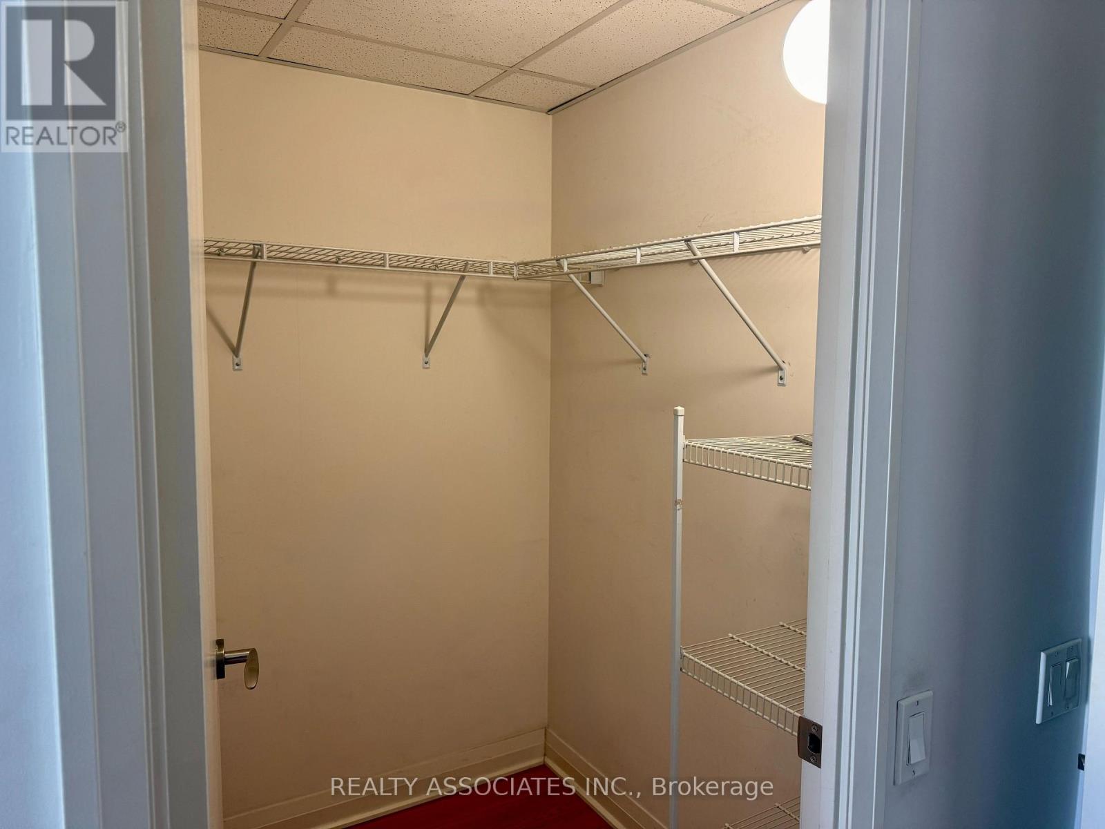 2501 - 5 Valhalla Inn Road, Toronto, Ontario  M9B 0B1 - Photo 12 - W12484872