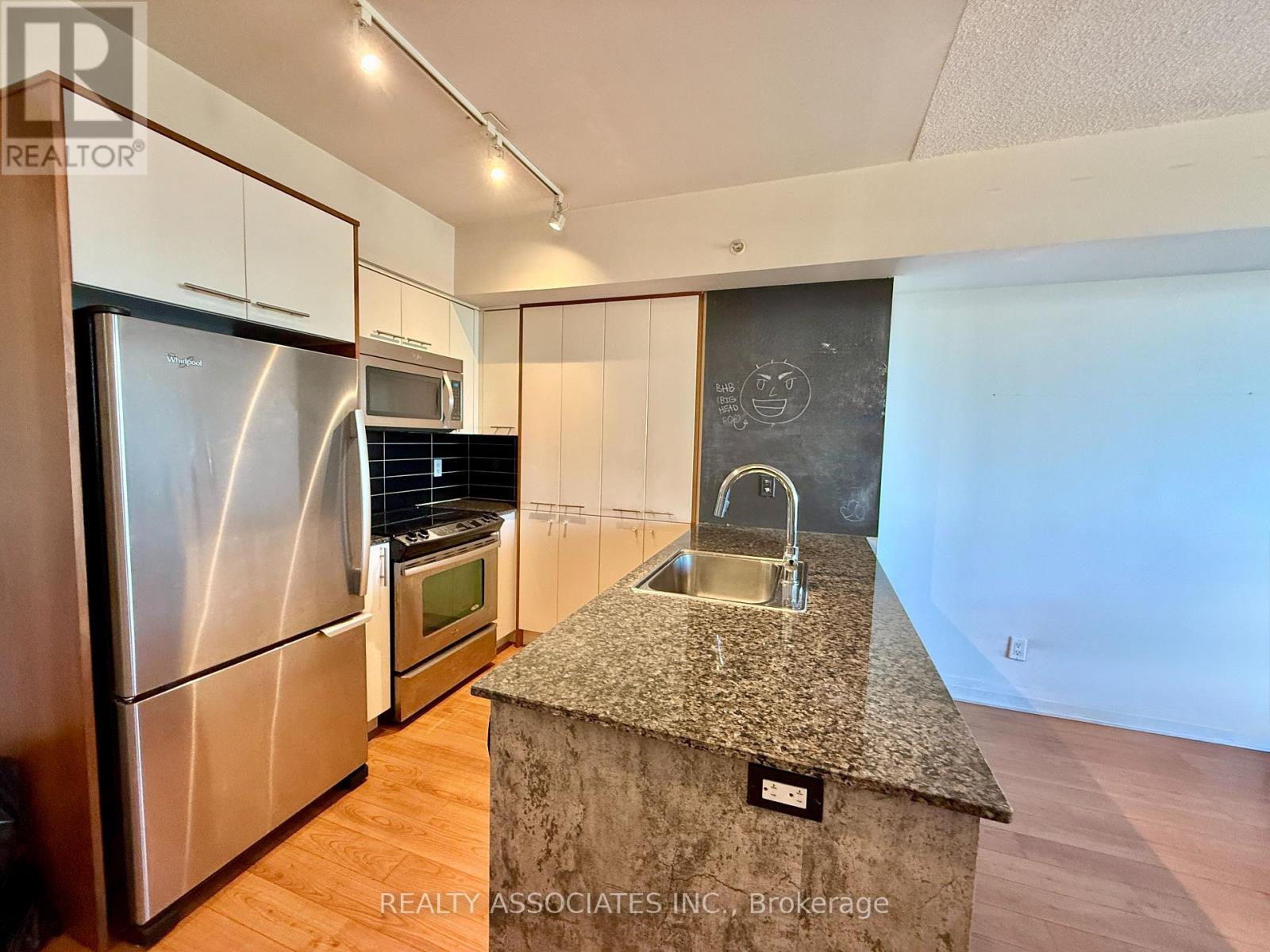 2501 - 5 Valhalla Inn Road, Toronto, Ontario  M9B 0B1 - Photo 4 - W12484872