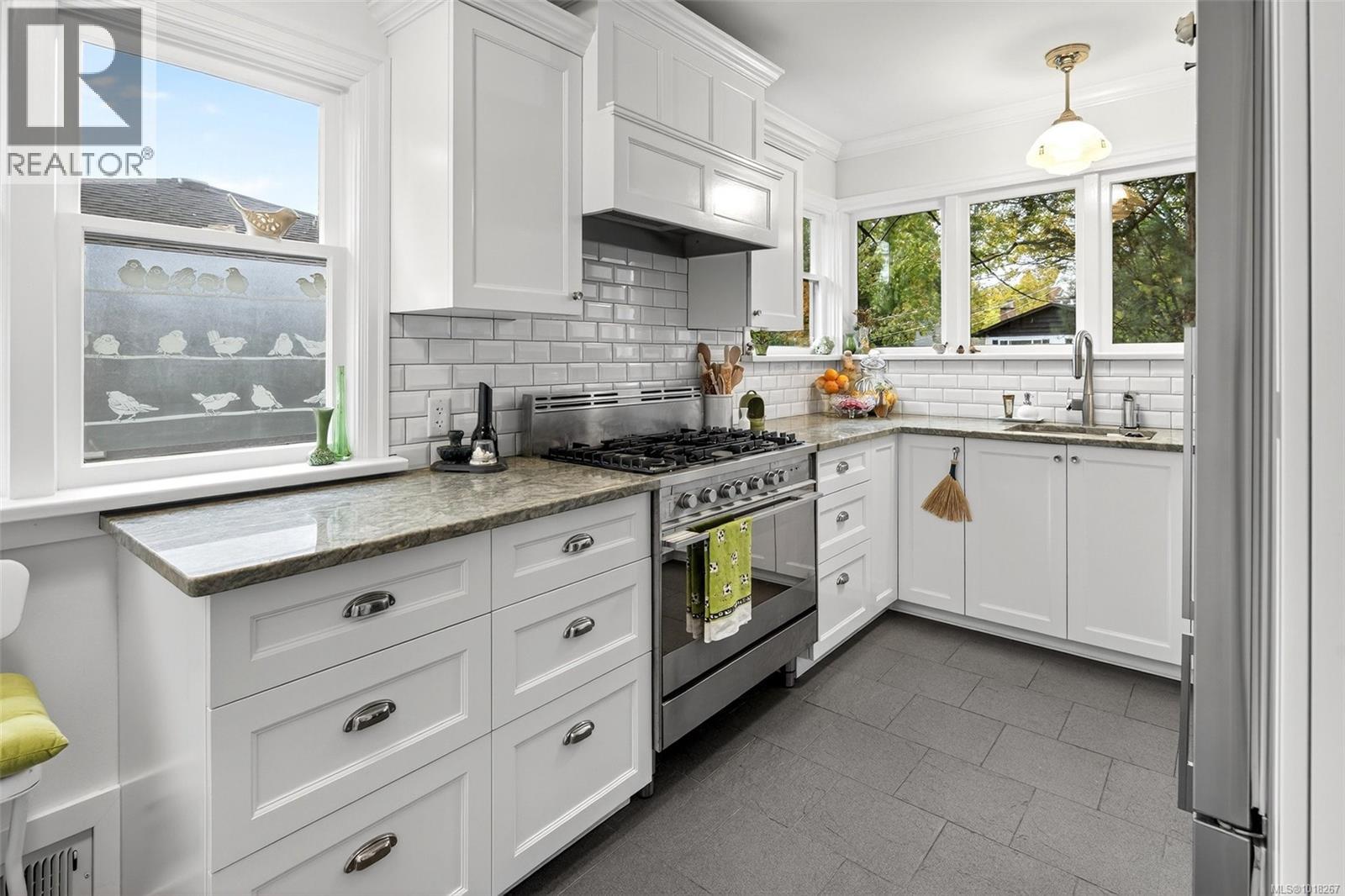 416 Richmond Ave, Victoria, British Columbia
