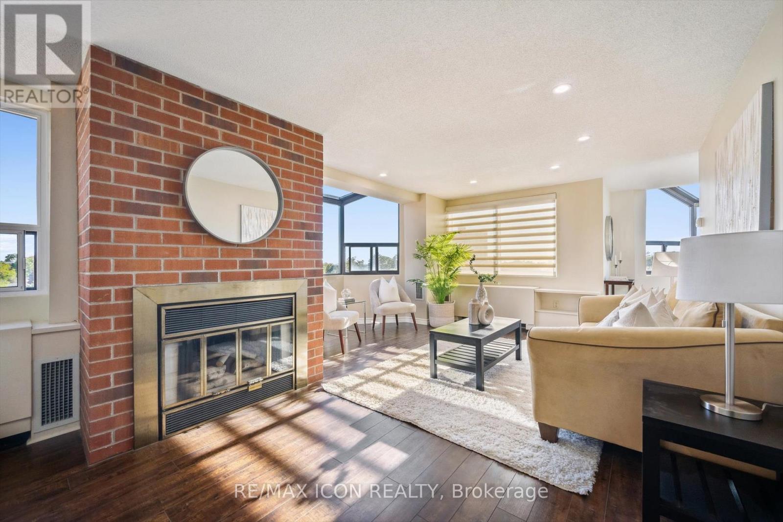 610 - 20 Ellen Street E, Kitchener, Ontario  N2H 6R7 - Photo 2 - X12484877