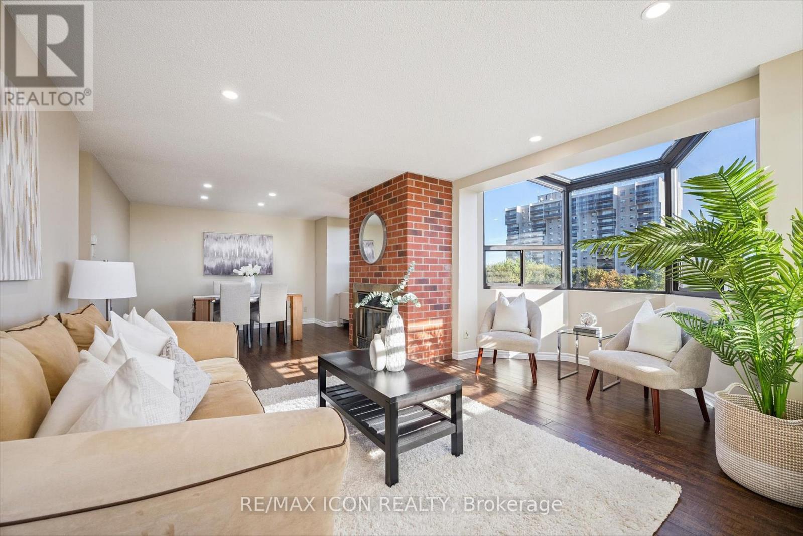 610 - 20 Ellen Street E, Kitchener, Ontario  N2H 6R7 - Photo 4 - X12484877