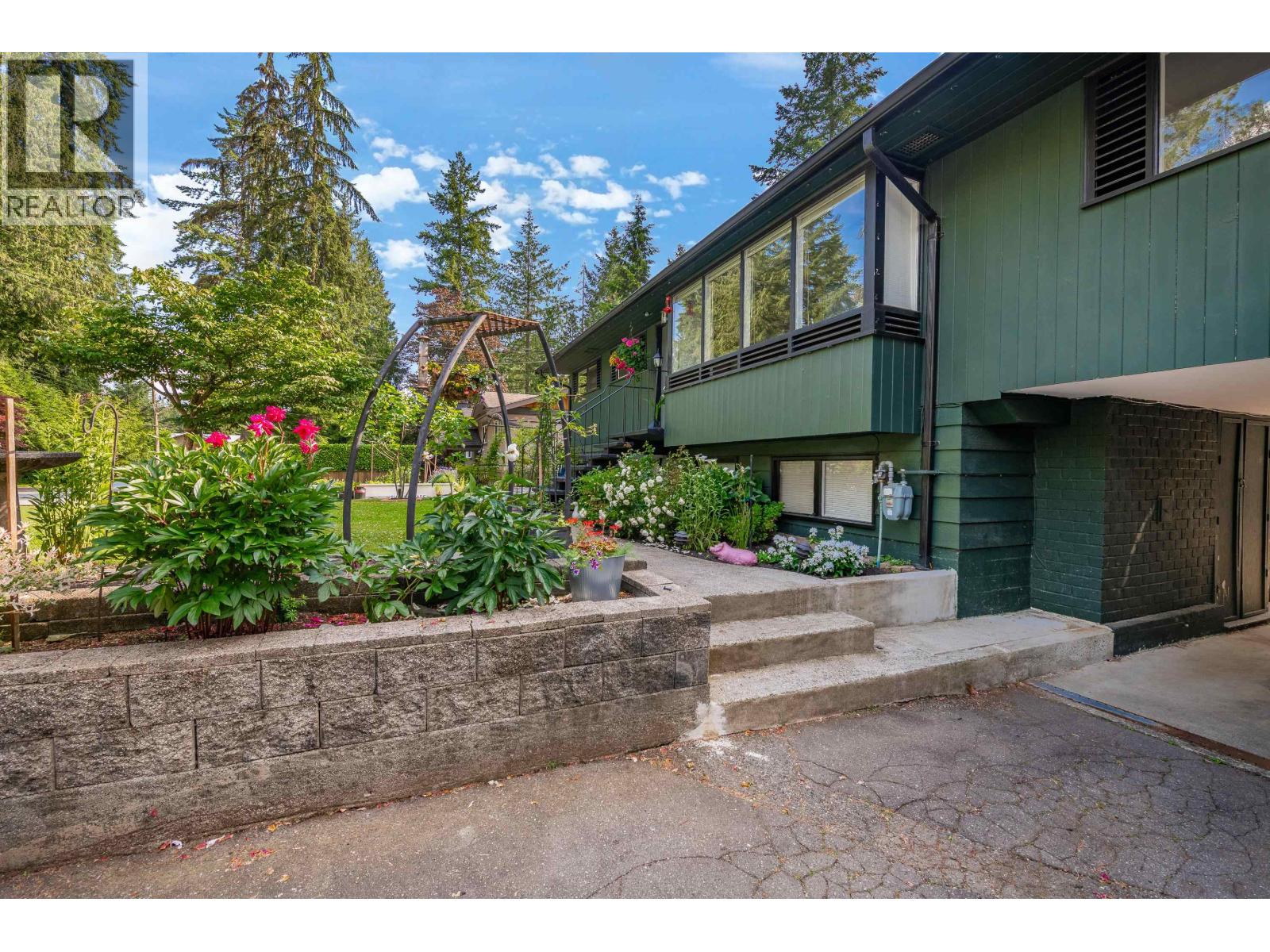 3163 Tennyson Crescent, North Vancouver, British Columbia  V7K 2A9 - Photo 5 - R3061957