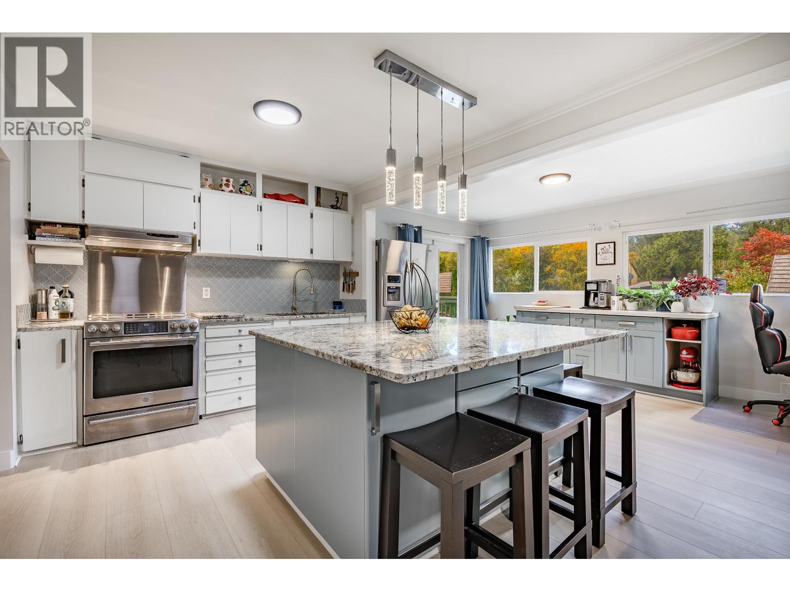 3163 Tennyson Crescent, North Vancouver, British Columbia  V7K 2A9 - Photo 9 - R3061957