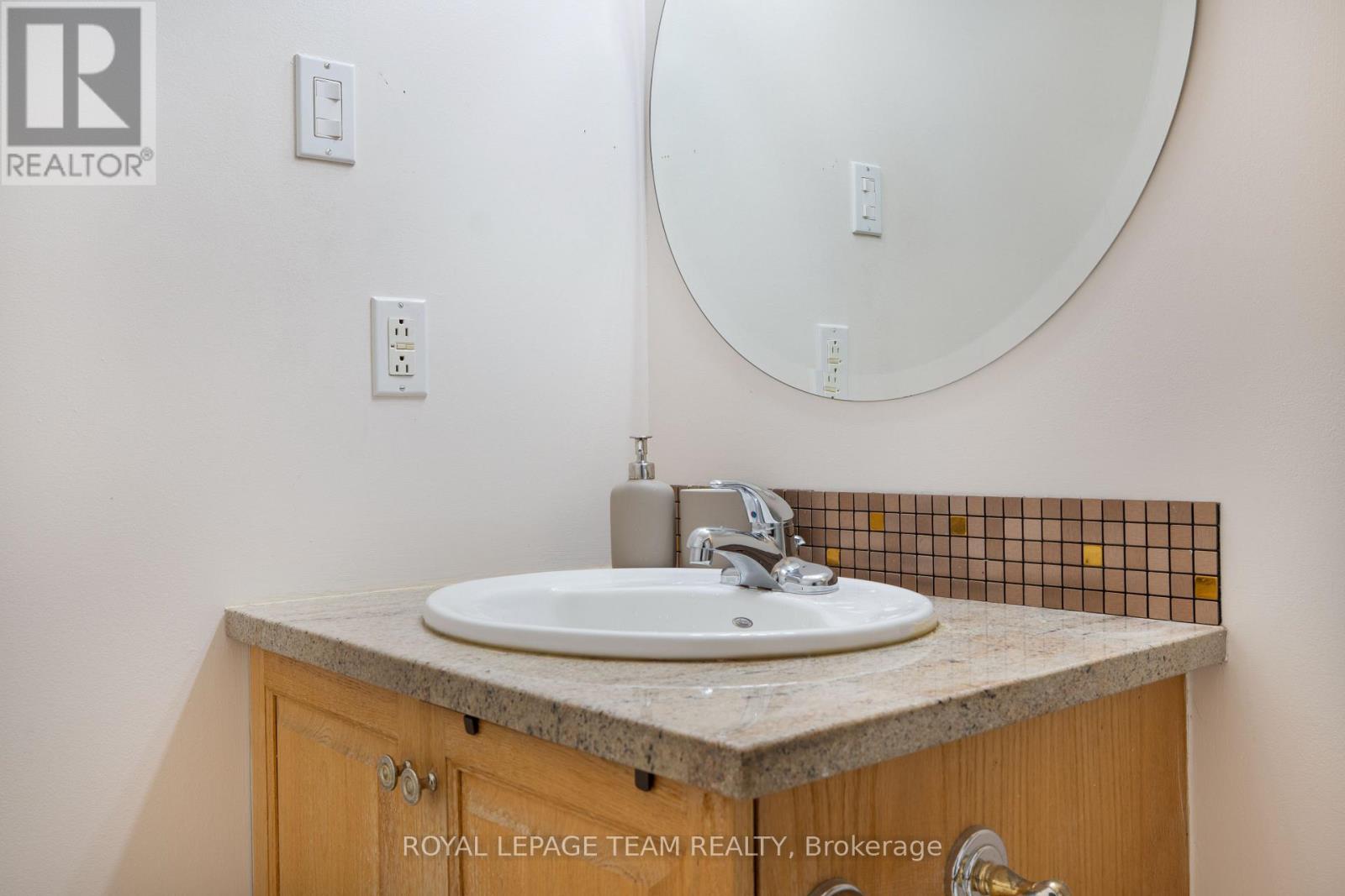 406 - 270 Brittany Drive, Ottawa, Ontario  K1K 4M3 - Photo 13 - X12420396