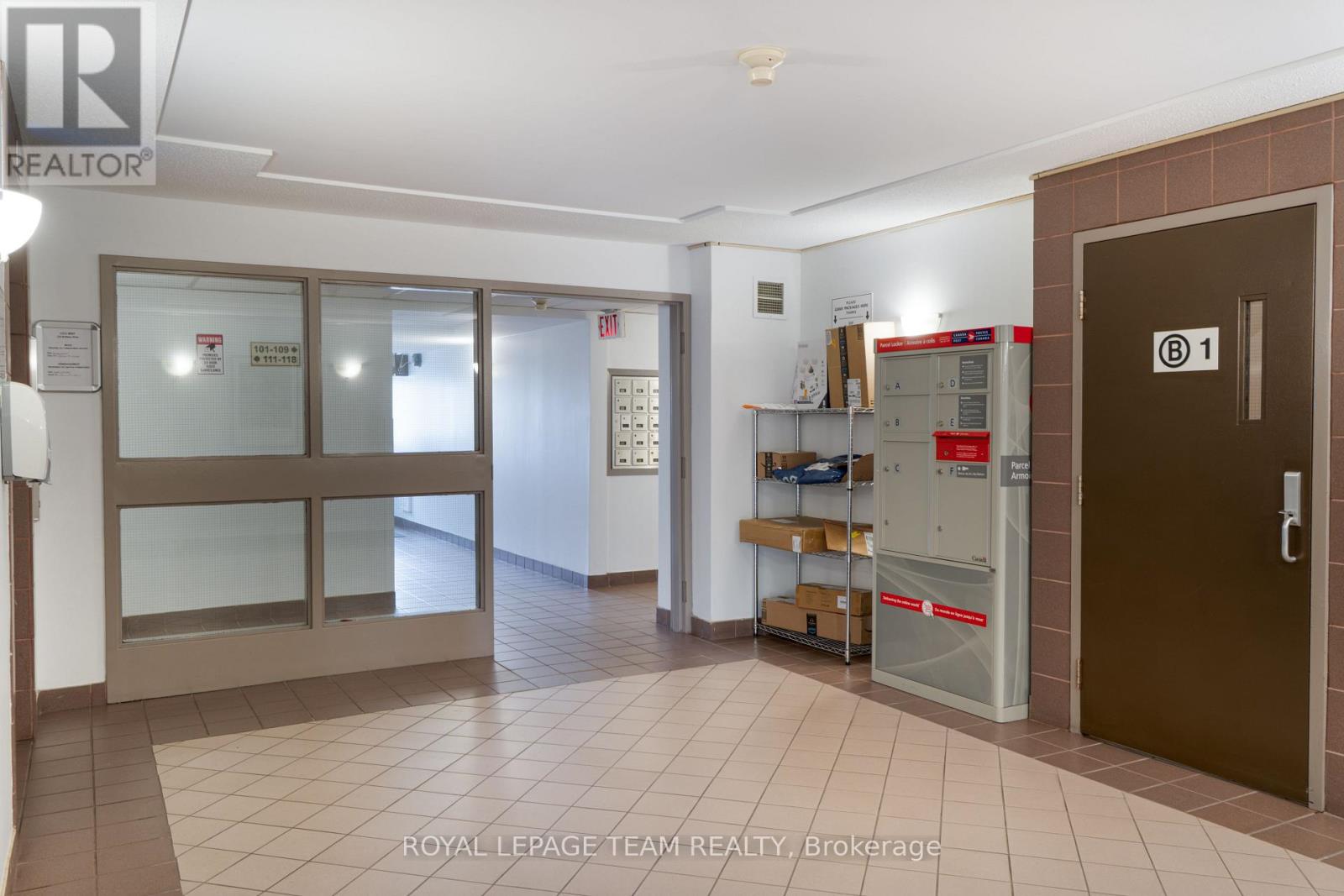 406 - 270 Brittany Drive, Ottawa, Ontario  K1K 4M3 - Photo 3 - X12420396