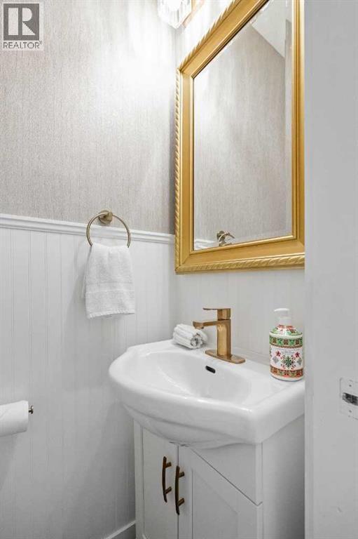 808 Coopers Square Sw, Airdrie, Alberta  T4B 0G6 - Photo 17 - A2255556