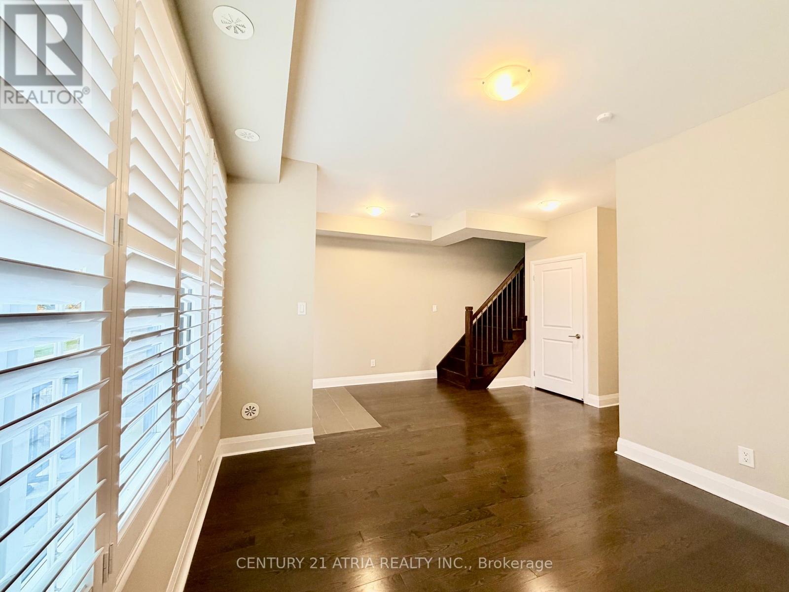 6 - 110 Little Creek Road, Mississauga, Ontario  L5R 0E9 - Photo 3 - W12362416