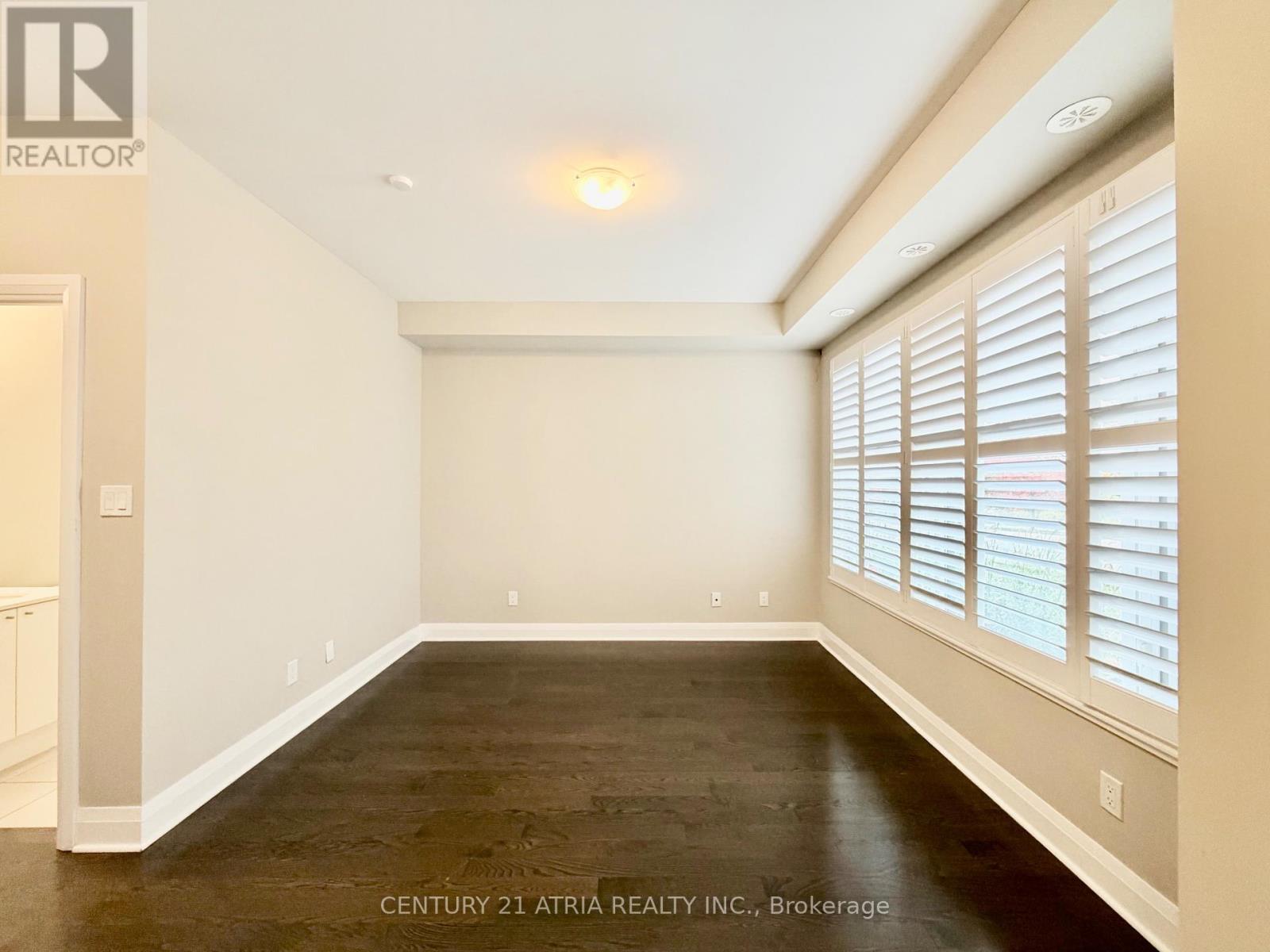 6 - 110 Little Creek Road, Mississauga, Ontario  L5R 0E9 - Photo 4 - W12362416