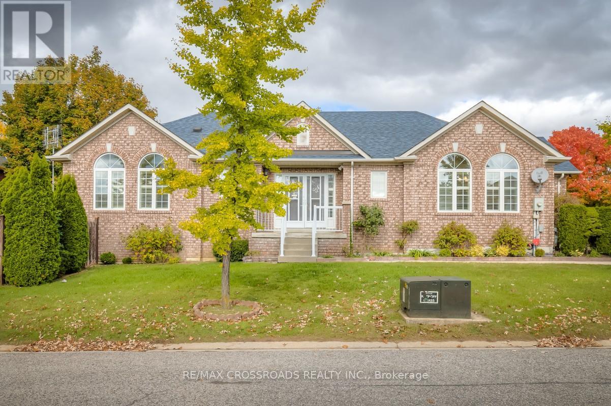 26 LUROSA CRESCENT, Whitby, Ontario