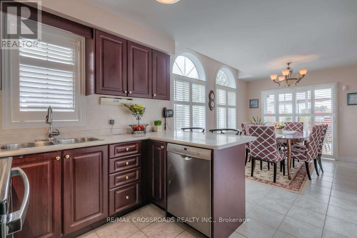 26 Lurosa Crescent, Whitby, Ontario  L1R 3A9 - Photo 13 - E12484901