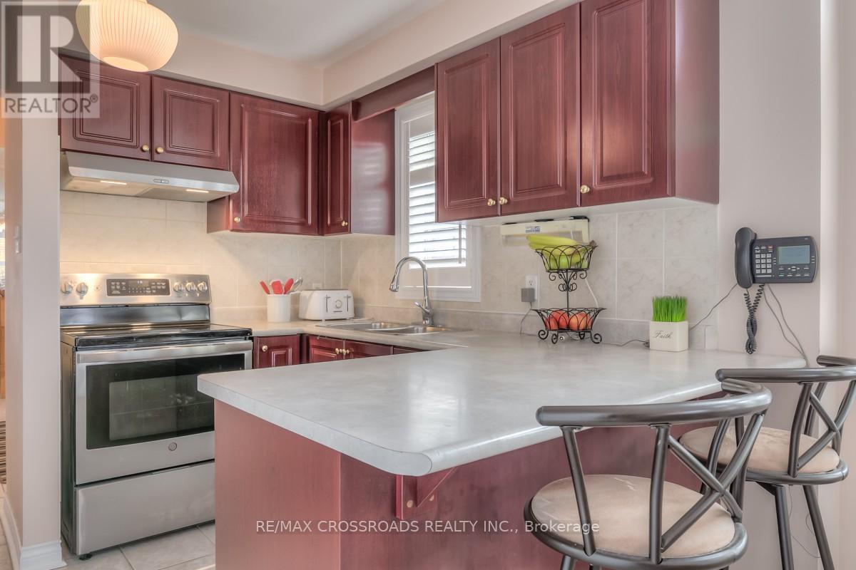 26 Lurosa Crescent, Whitby, Ontario  L1R 3A9 - Photo 14 - E12484901