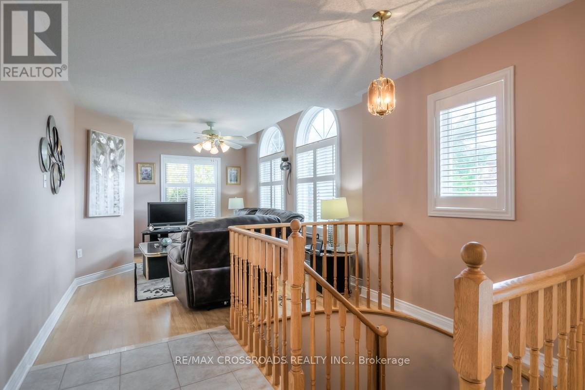 26 Lurosa Crescent, Whitby, Ontario  L1R 3A9 - Photo 8 - E12484901