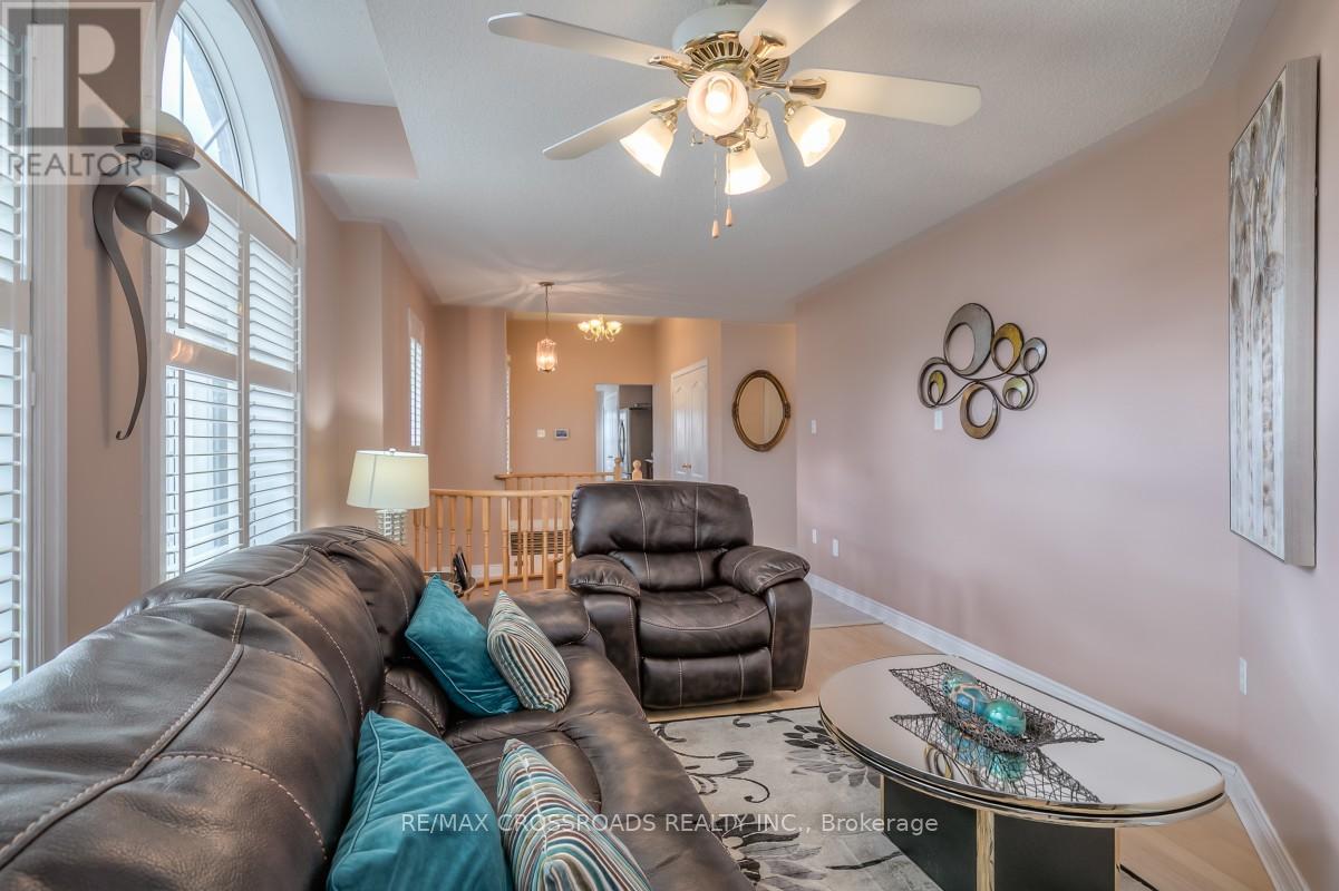 26 Lurosa Crescent, Whitby, Ontario  L1R 3A9 - Photo 9 - E12484901