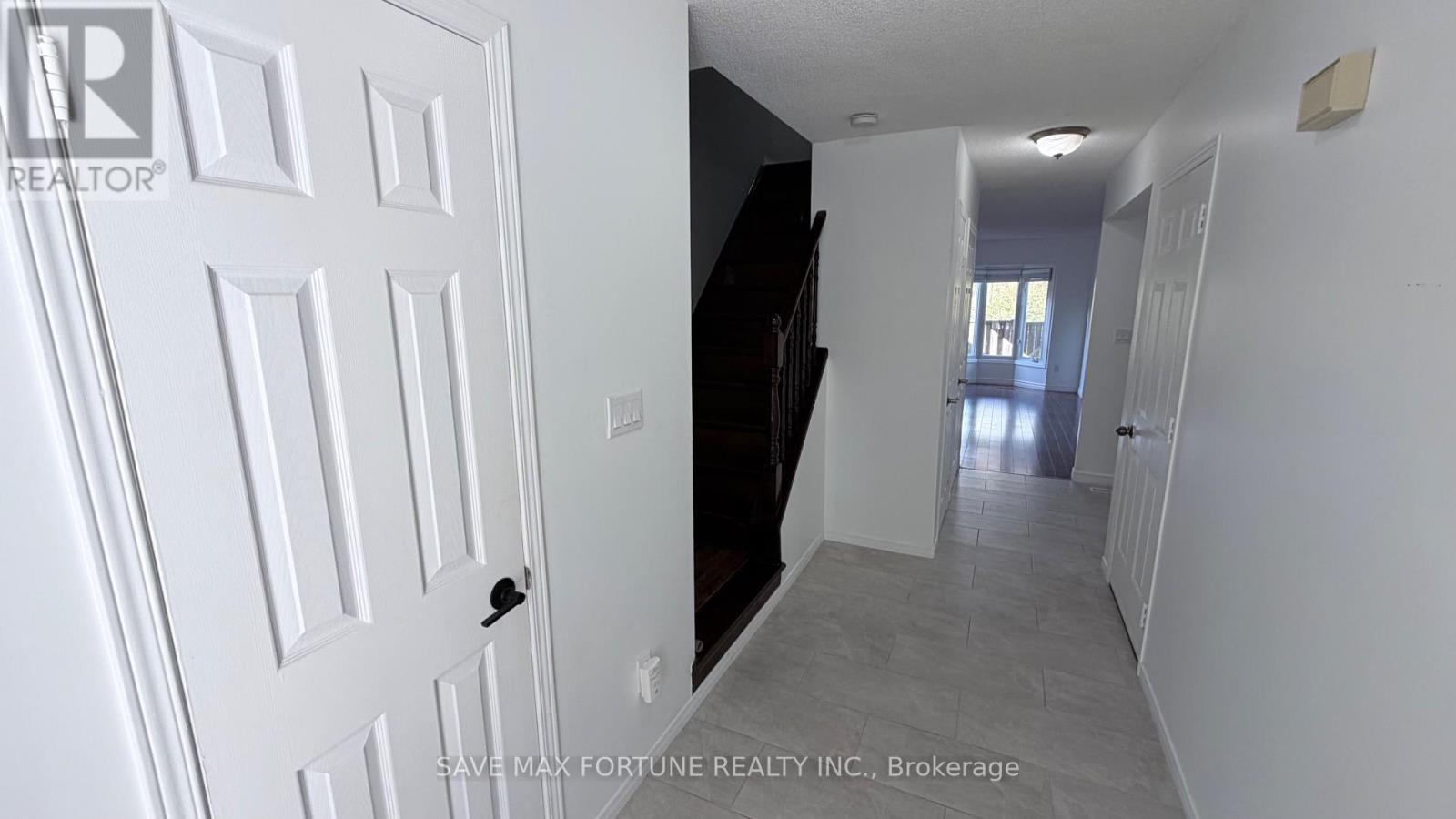 27 - 1 Royalwood Court, Hamilton, Ontario  L8E 4Y2 - Photo 5 - X12482291