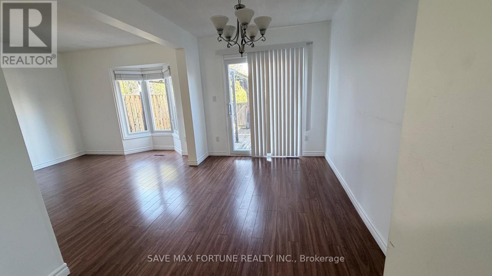 27 - 1 Royalwood Court, Hamilton, Ontario  L8E 4Y2 - Photo 6 - X12482291
