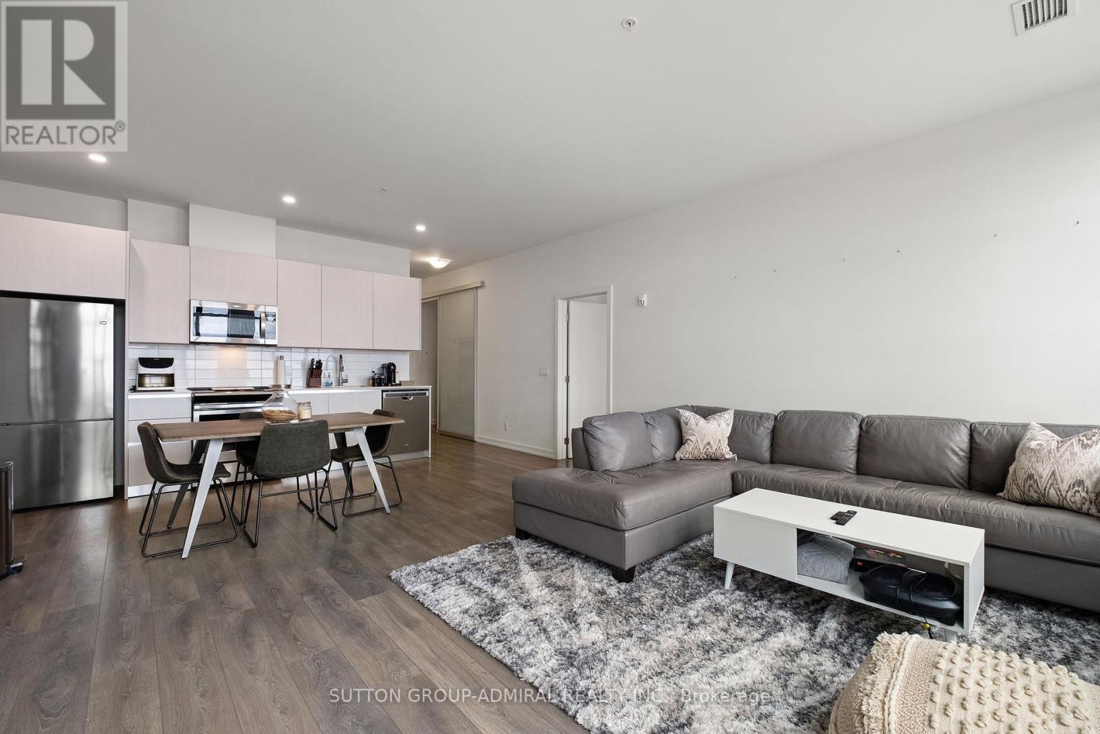 305 - 21 Matchedash Street, Orillia, Ontario  L3V 3T1 - Photo 2 - S12484907
