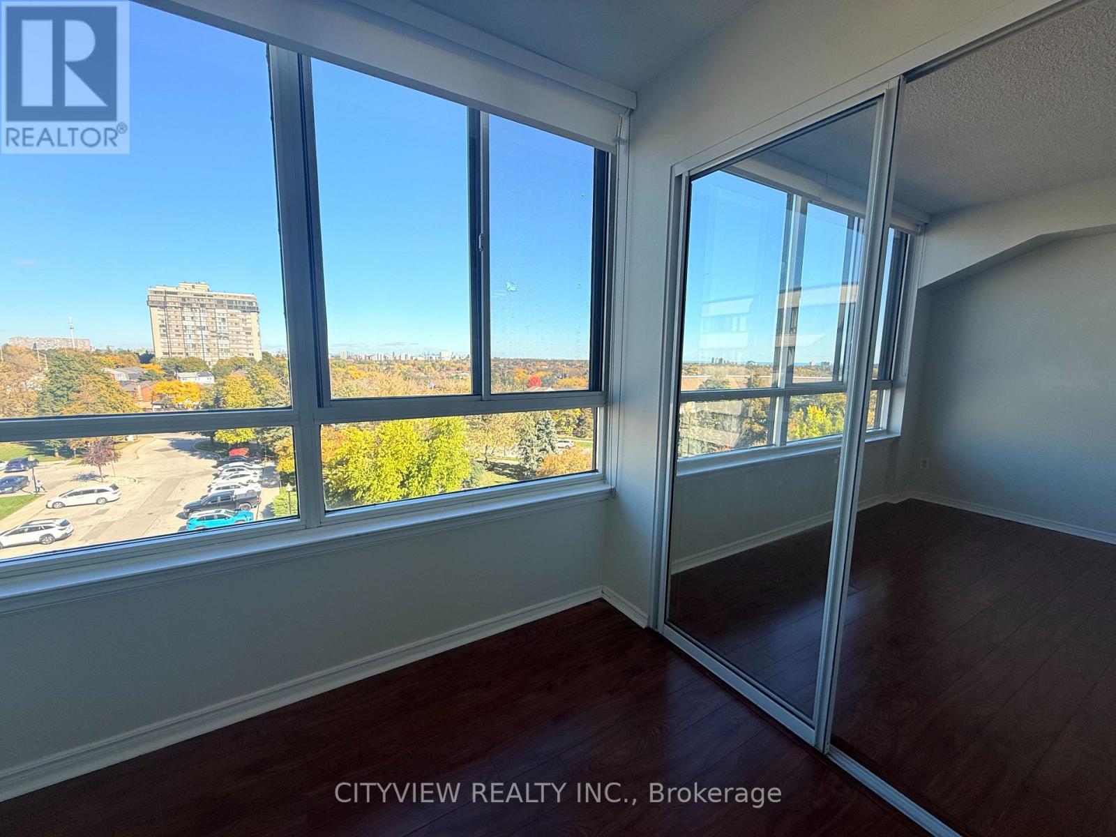 616 - 1001 Cedarglen Gate, Mississauga, Ontario  L5C 4R2 - Photo 11 - W12484896