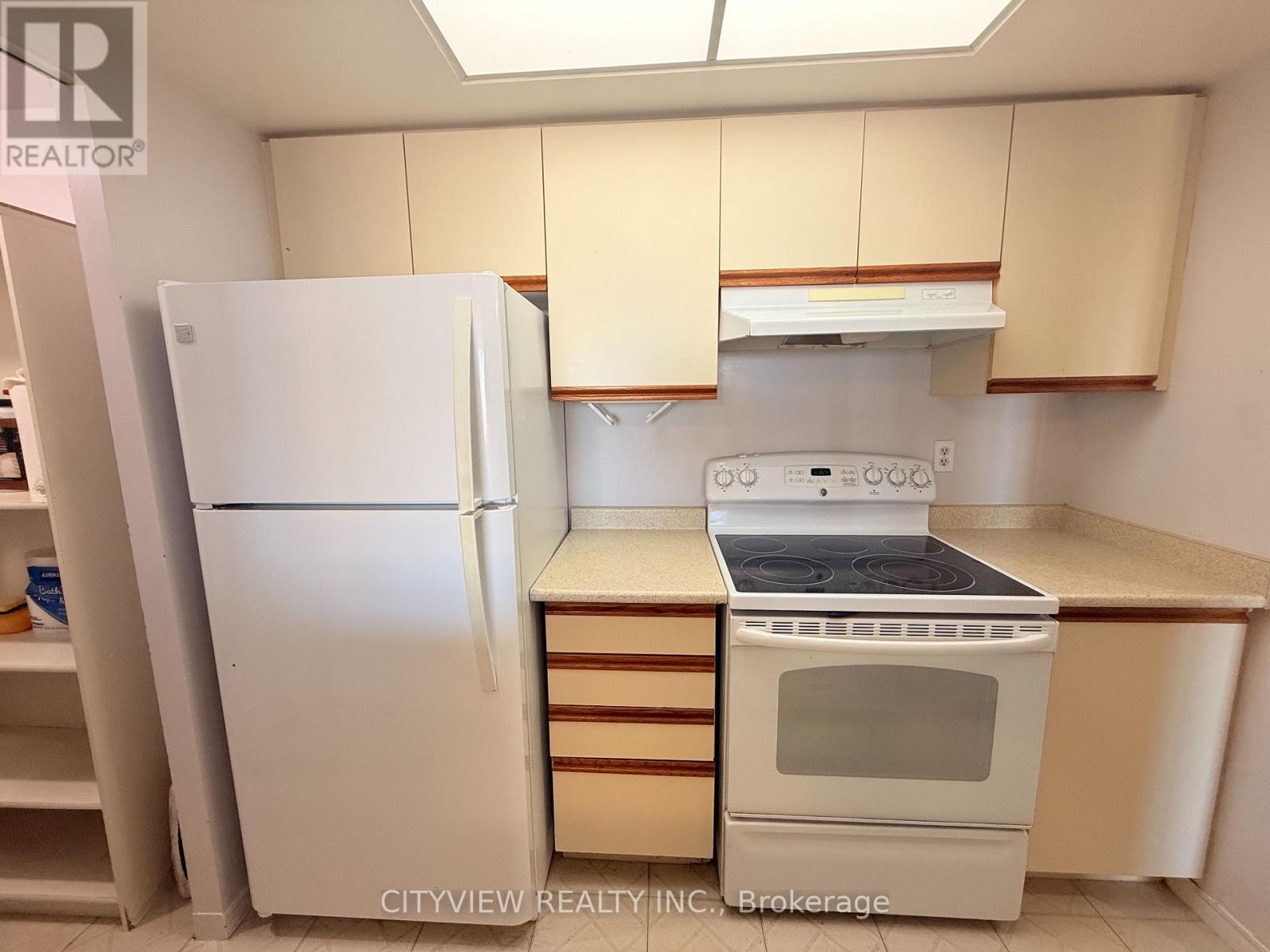 616 - 1001 Cedarglen Gate, Mississauga, Ontario  L5C 4R2 - Photo 17 - W12484896