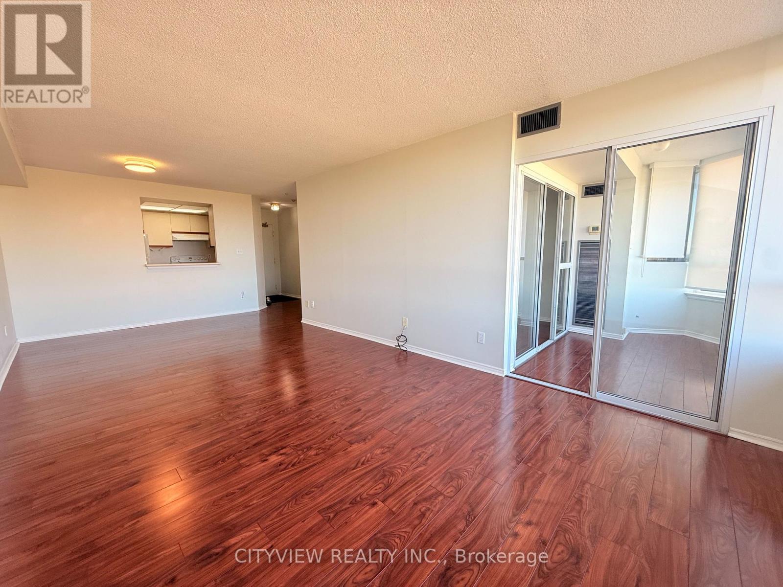 616 - 1001 Cedarglen Gate, Mississauga, Ontario  L5C 4R2 - Photo 6 - W12484896
