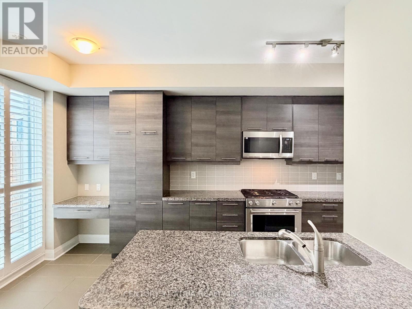 110 Little Creek Road, Mississauga, Ontario  L5R 0E9 - Photo 6 - W12484900