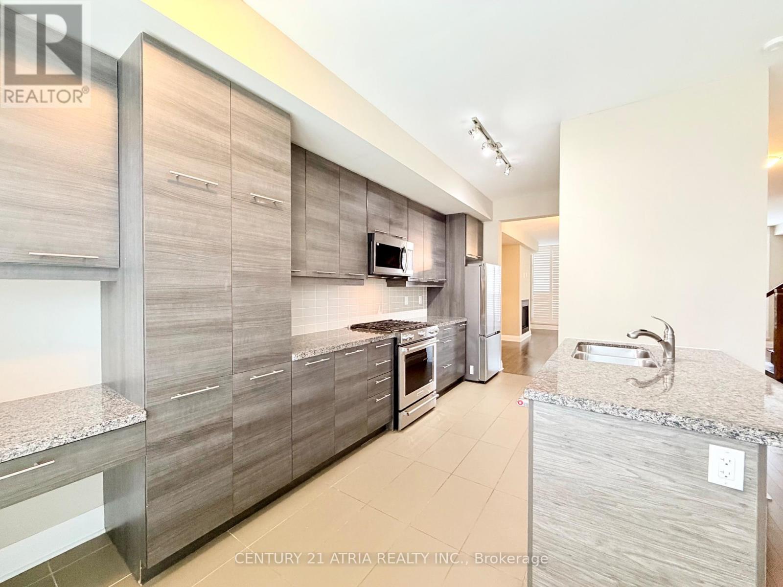 110 Little Creek Road, Mississauga, Ontario  L5R 0E9 - Photo 7 - W12484900